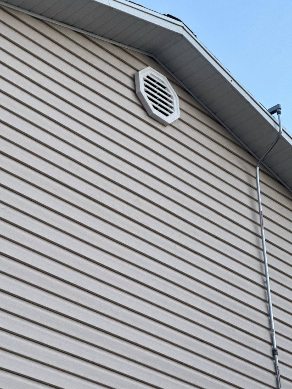 Salt Lake City | Focused Vinyl Replacement | Desert Sand & White by Ideal Siding Utah
