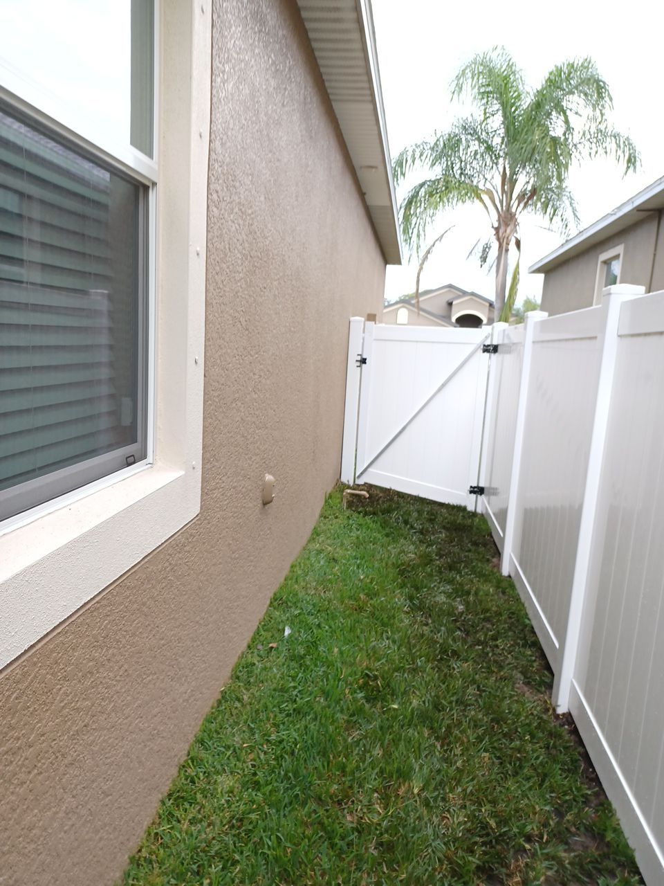 Riverview, FL 6 ft. White Vinyl Privacy Fence  by Asap fence and gates, LLC