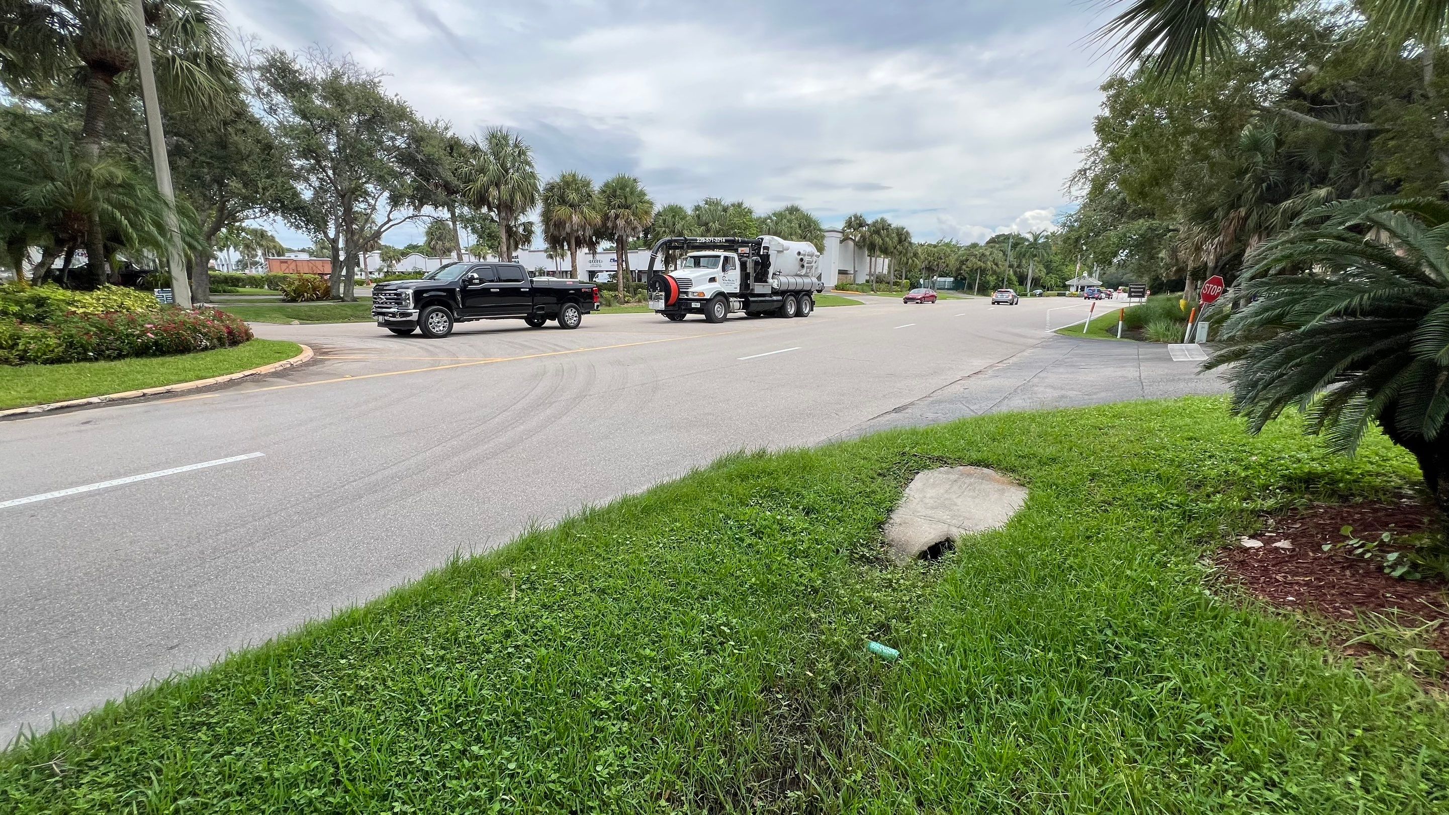 Naples Community Entry Road Stormwater System Cleaning by APS Power & Water