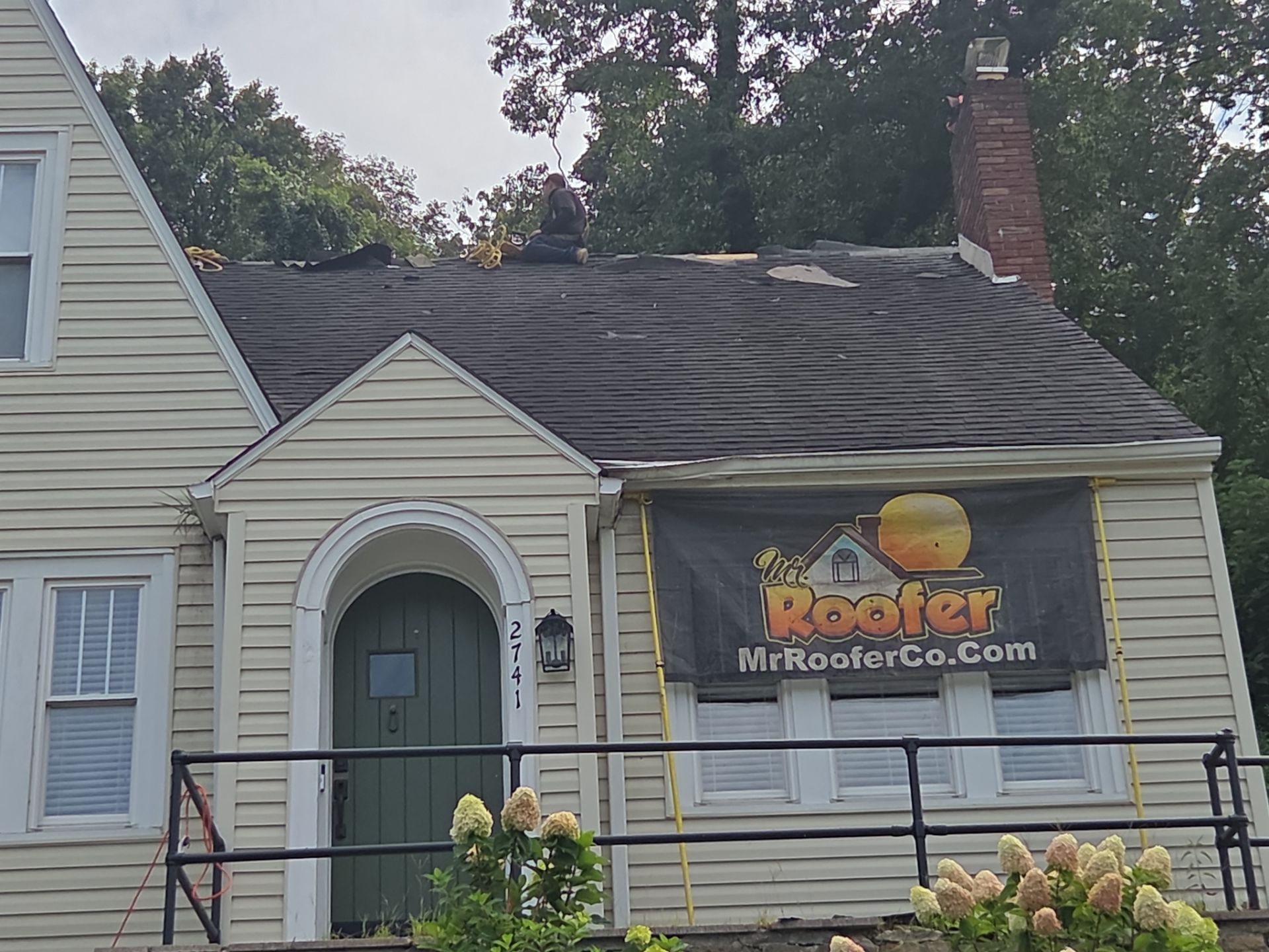 Charleston WV IKO Dynasty Roof Replacement – Premium Asphalt Shingles & Expert Installation by Mr. Roofer