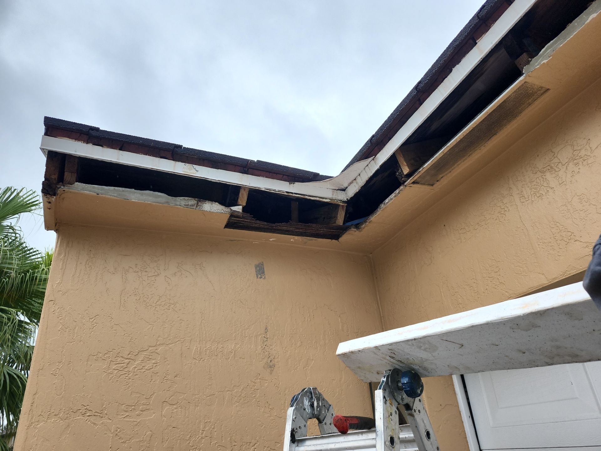 Fascia Repair in Pembroke Pines β Flawless Craftsmanship & 5-Star Service by Aastro Roofing
