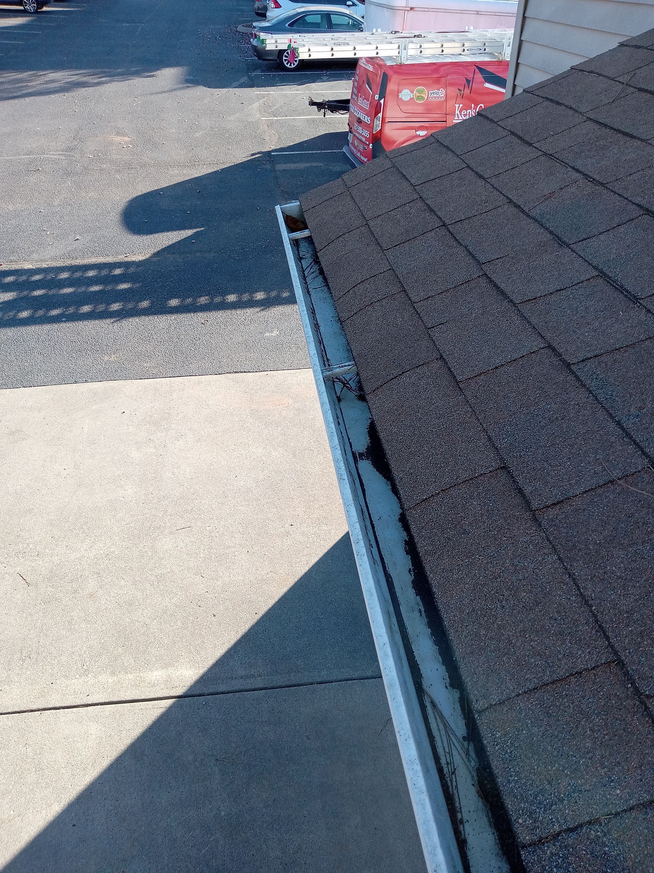Commercial gutter cleaning Knoxville after photo with clean gutters