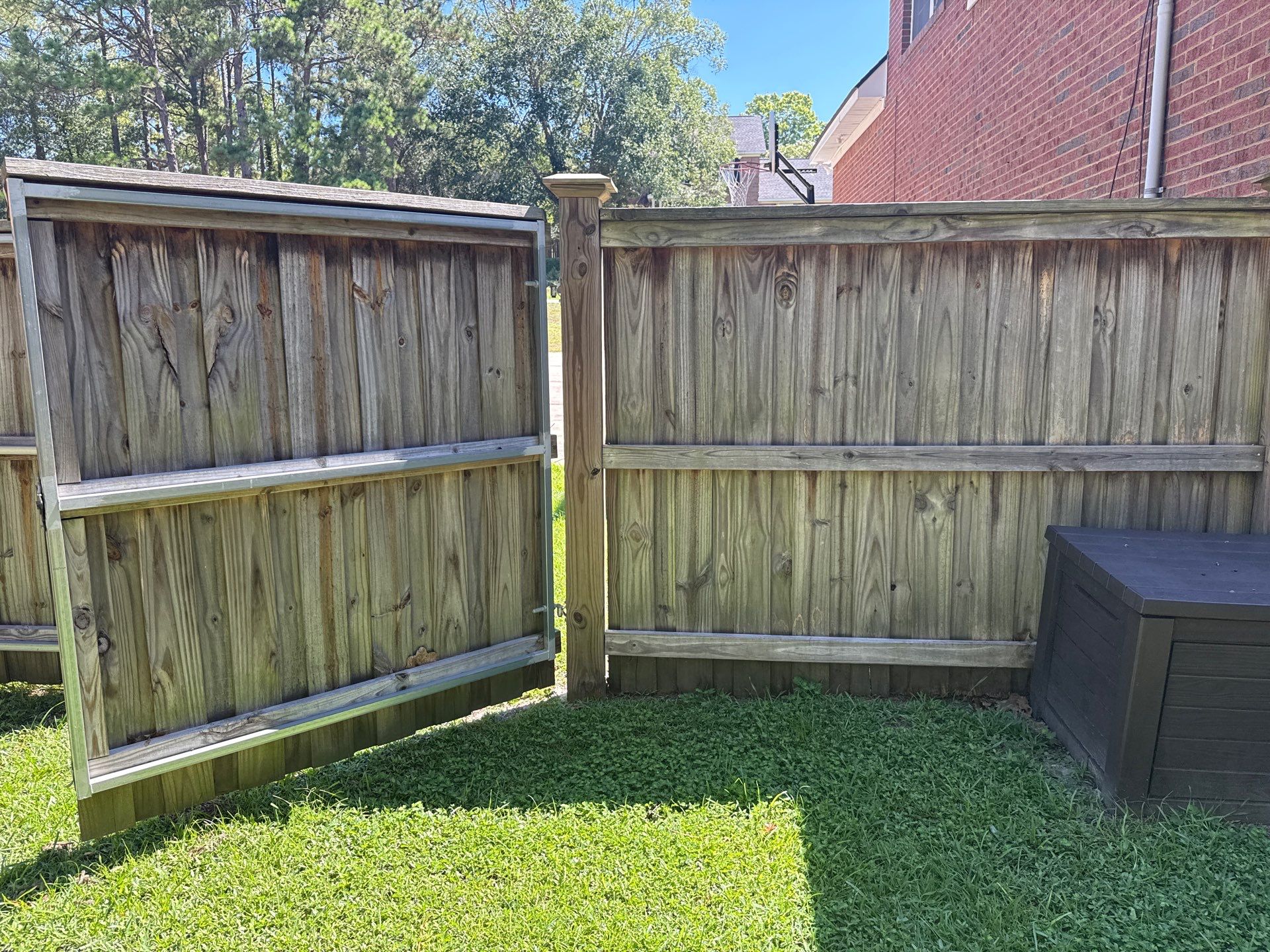 Wood Fence using Wood Sealant by DuraSeal