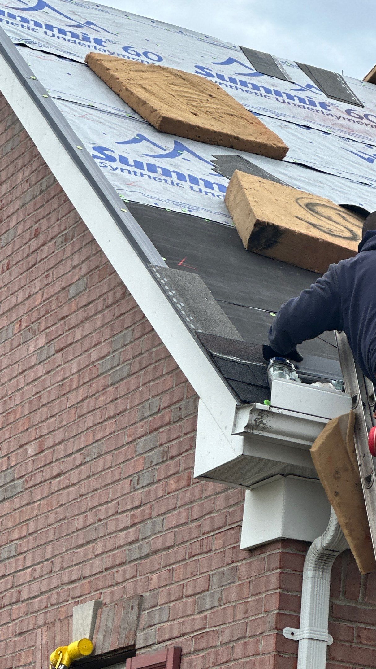 Walden Ponds - Pristine Black and Hydro Flo Gutter Guards by Tamlin Roofing