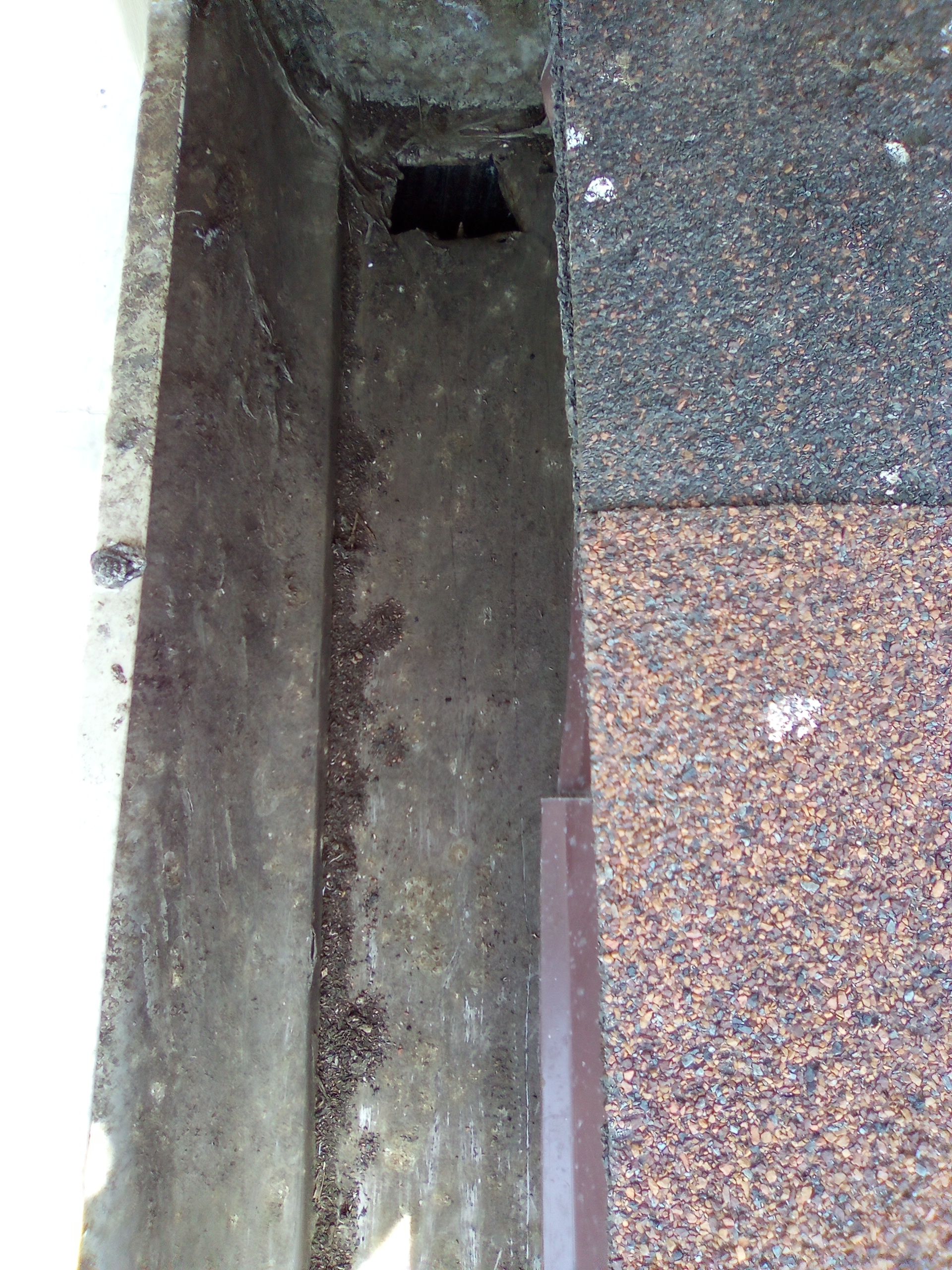 Commercial gutter cleaning Georgia after photo with clean gutters