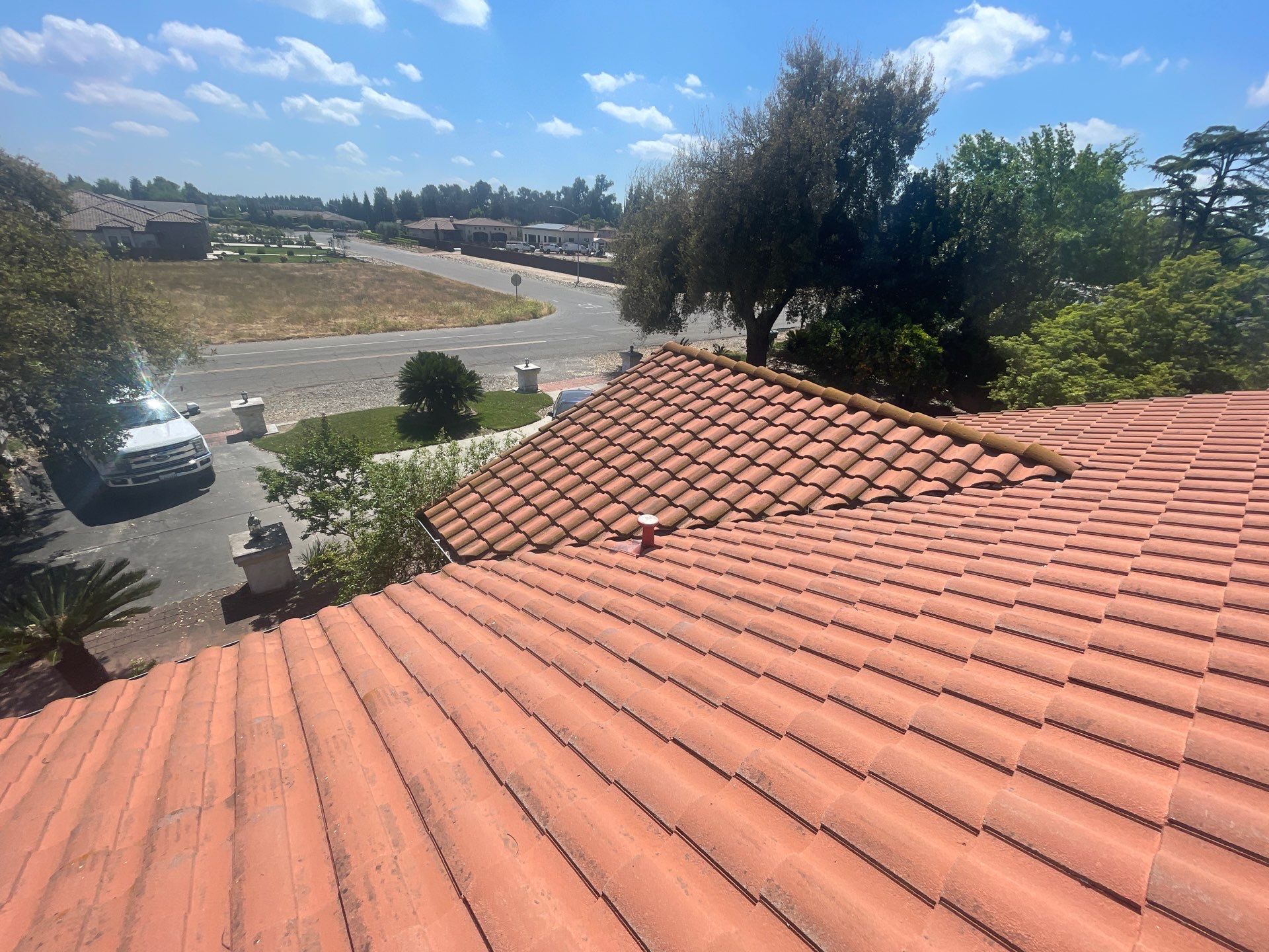 Presidential shingle roof by Straight Edge Roofing Inc