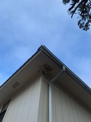 Gutter Installation using Half Round Seamless Gutters
