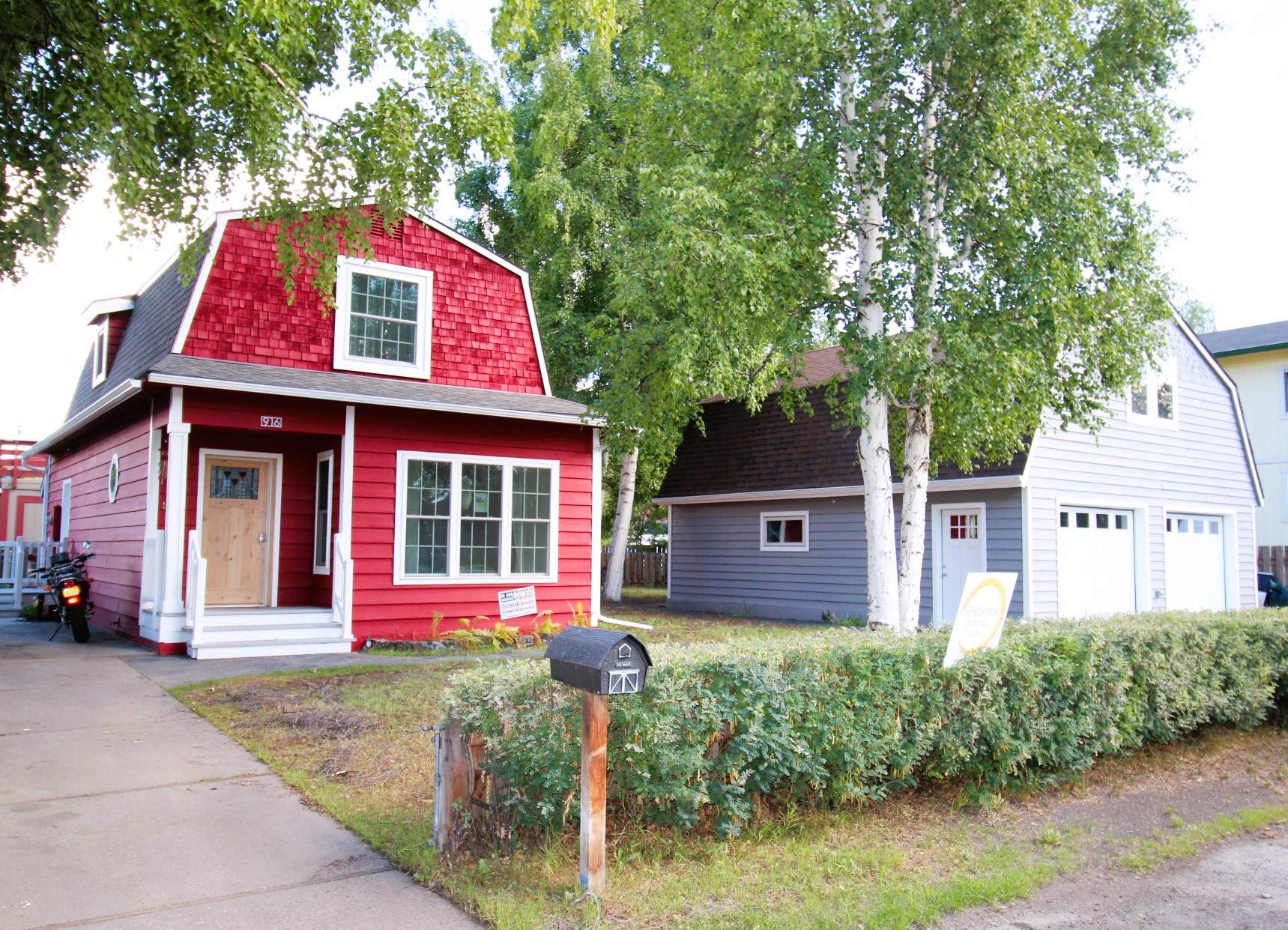 Gorgeous Farmhouse Style Transformation by Midnight Sun Painting