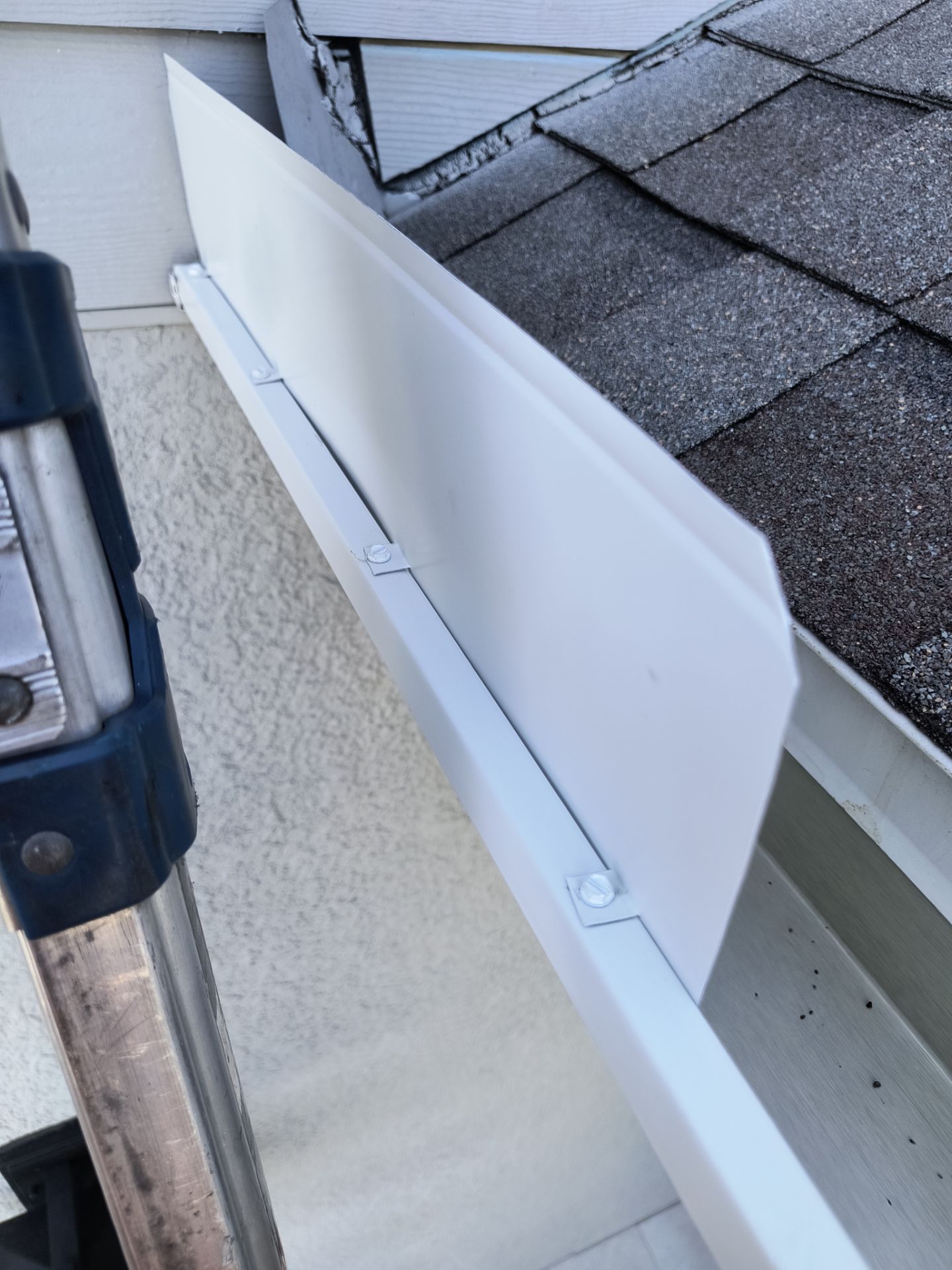 6 Inch Seamless Gutters using 6 Inch Seamless Gutters in Sarasota FL by Gutter Professors