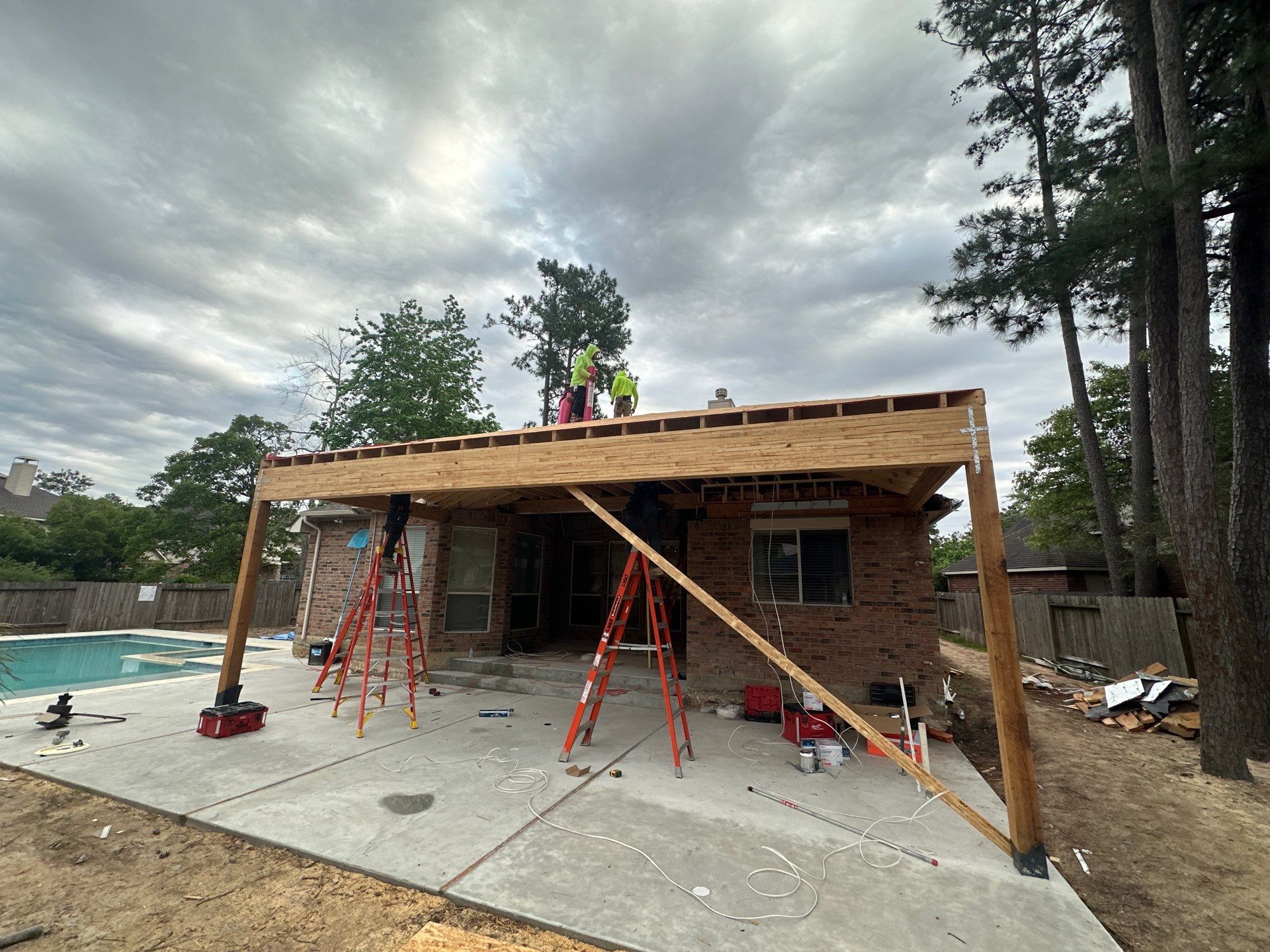 Pool, Patio Cover and Summer Kitchen in Sterling Ridge by SophAlx LLC