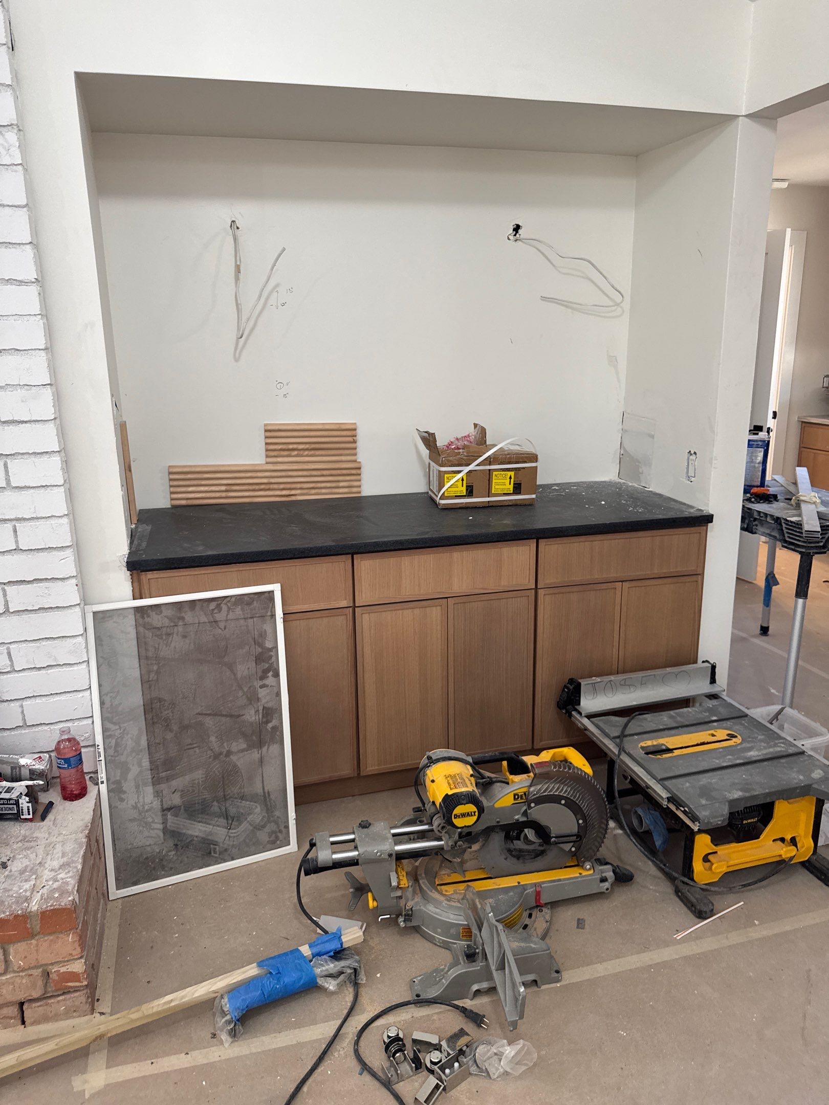 Layout-Loving Kitchen: Premium Cabinets Delivered in 7 Days Flat by Tibi Soli LLC