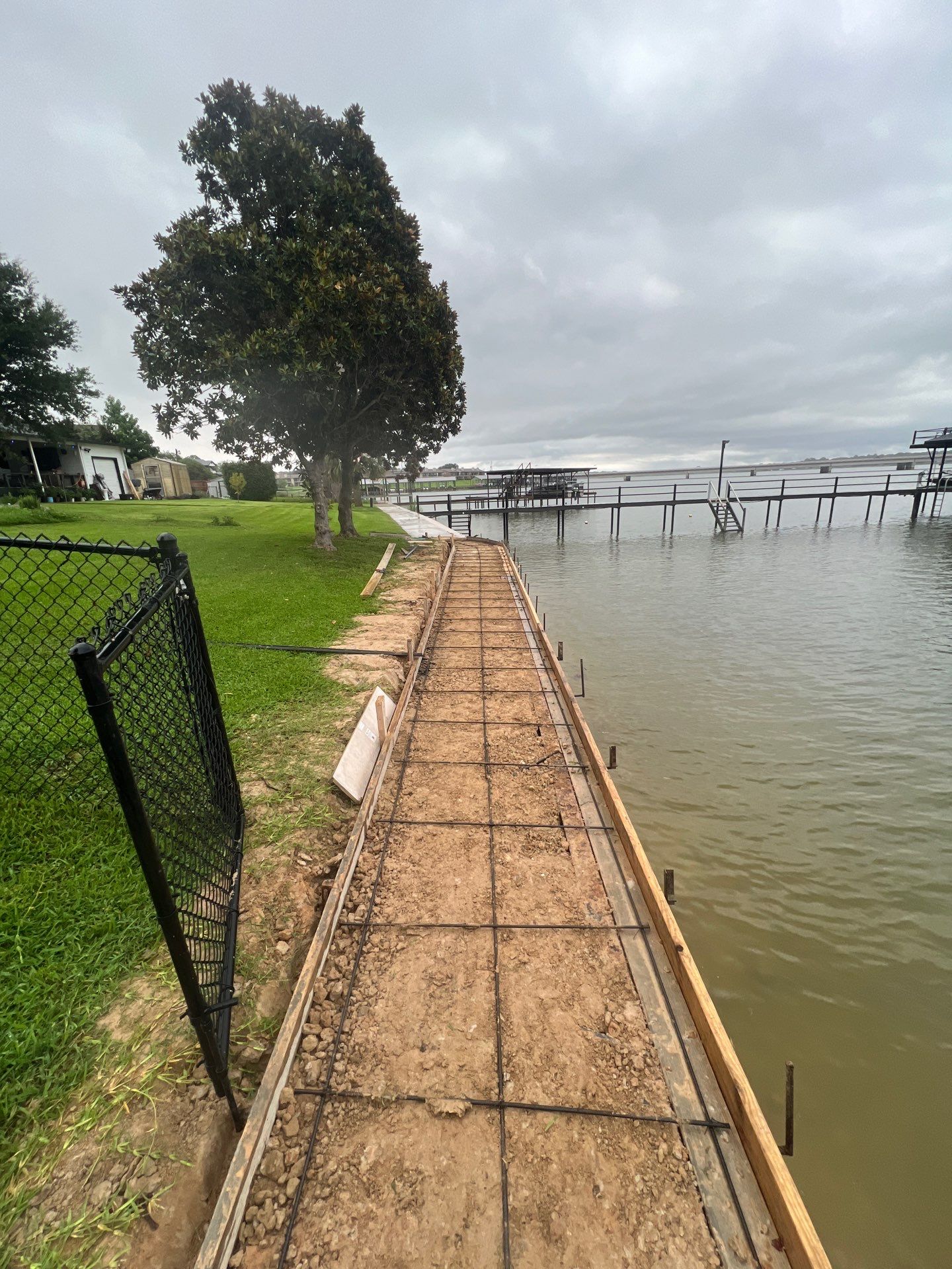 Concrete Retaining Cap Sidewalk in Gun Barrel City by Rodriguez Concrete Construction