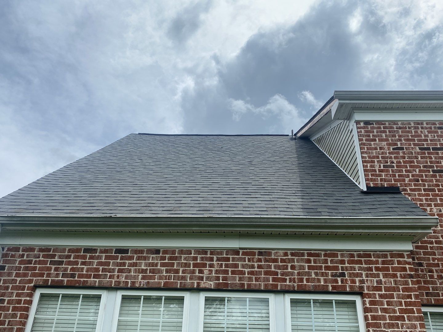 Residential Roofing Installation using Owens Corning Oakridge Roofing System by Undersun Roofing 