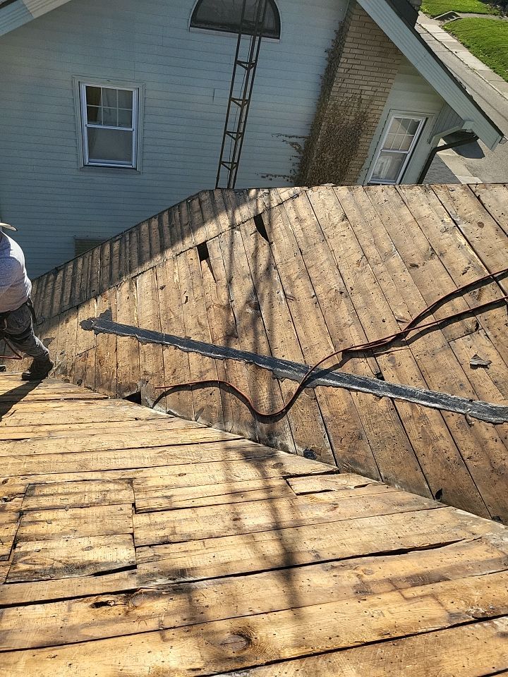 ATLAS PINNACLE COLOR: WEATHERED WOOD DRIP EDGE: MUSKET BROWN by Eagle Eye Roofing