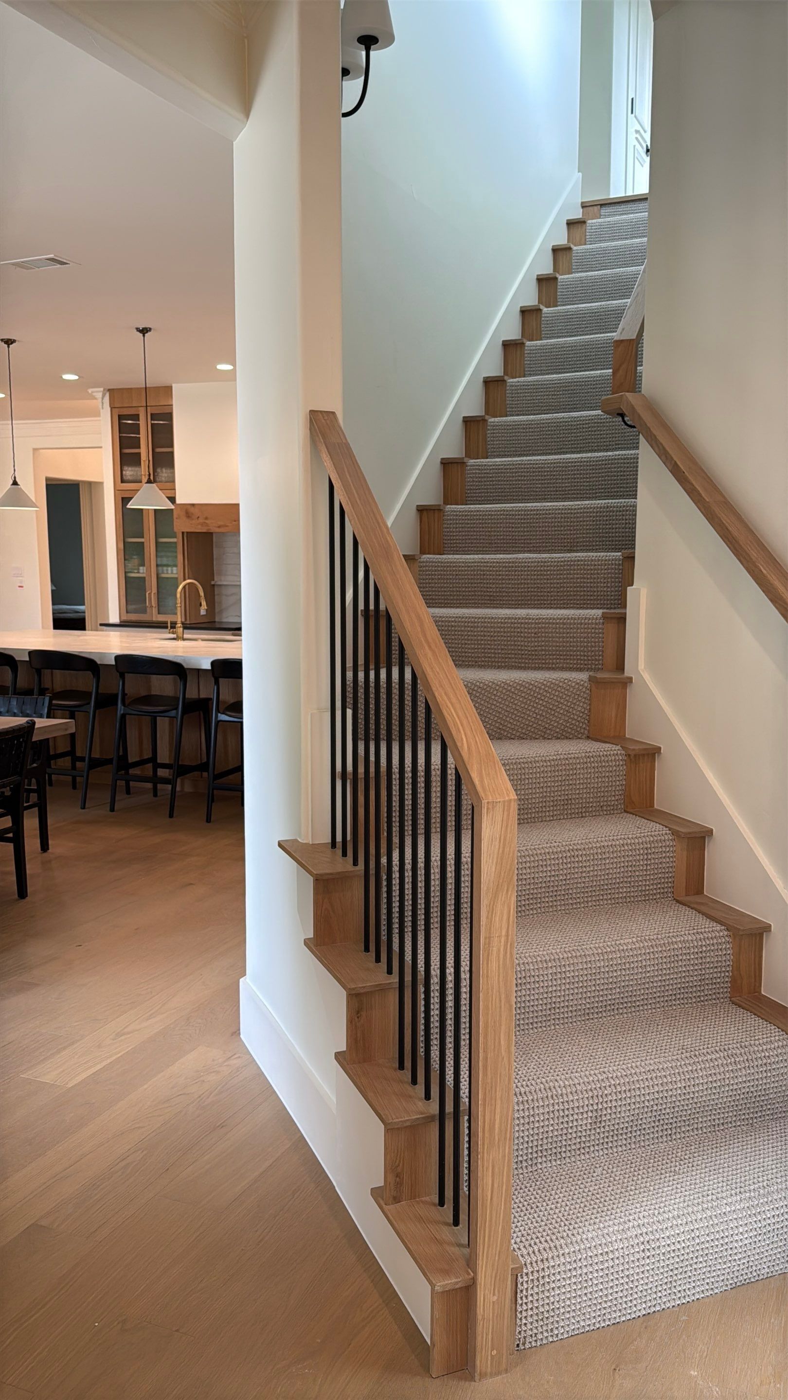 Luxury Remodel in Castle Hills by HOMES BY JAR