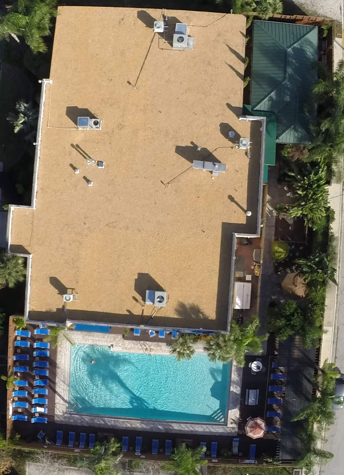 Club Orlando – Drainage & Edge Detail Focused Commercial Reroof by Gold Key Roofing