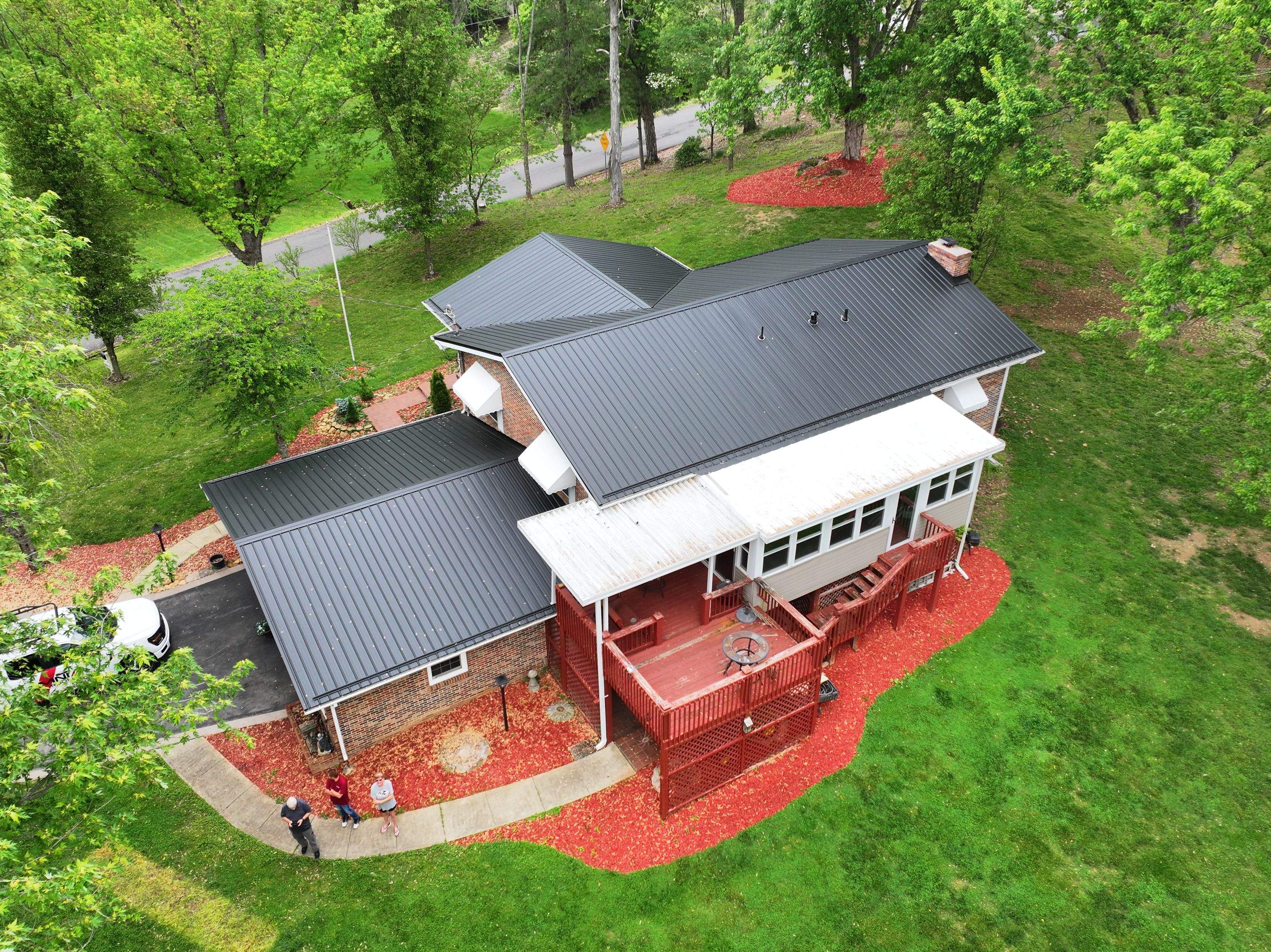 Whittaker Residence by Omnia Roofing