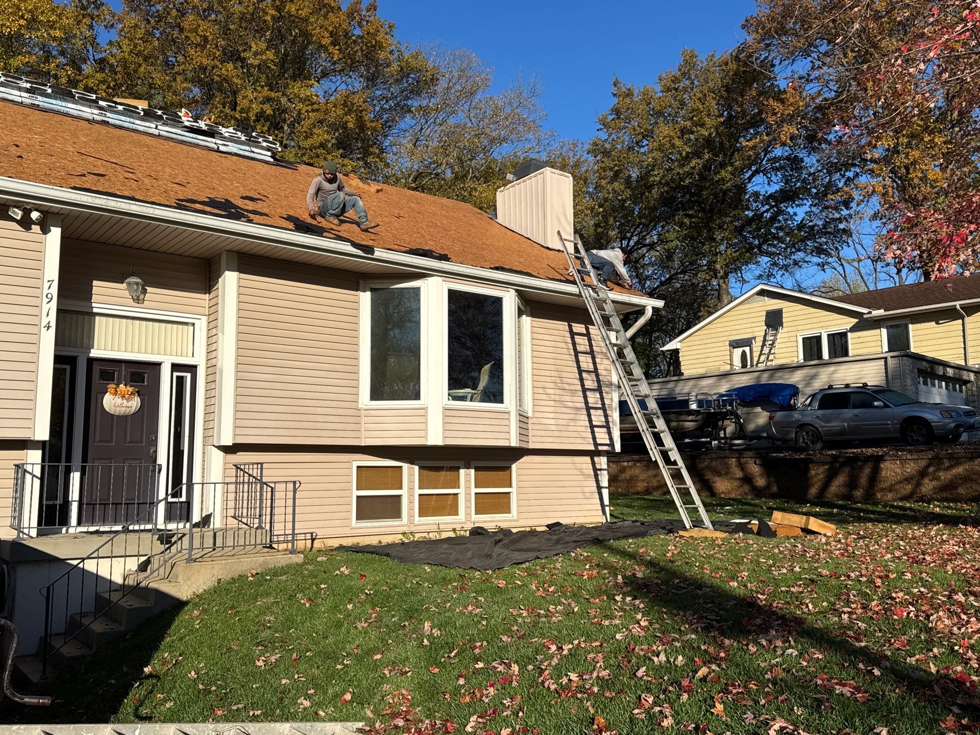 Had a storm and now a new roof! by EEC  Windows, Siding & Roofing 