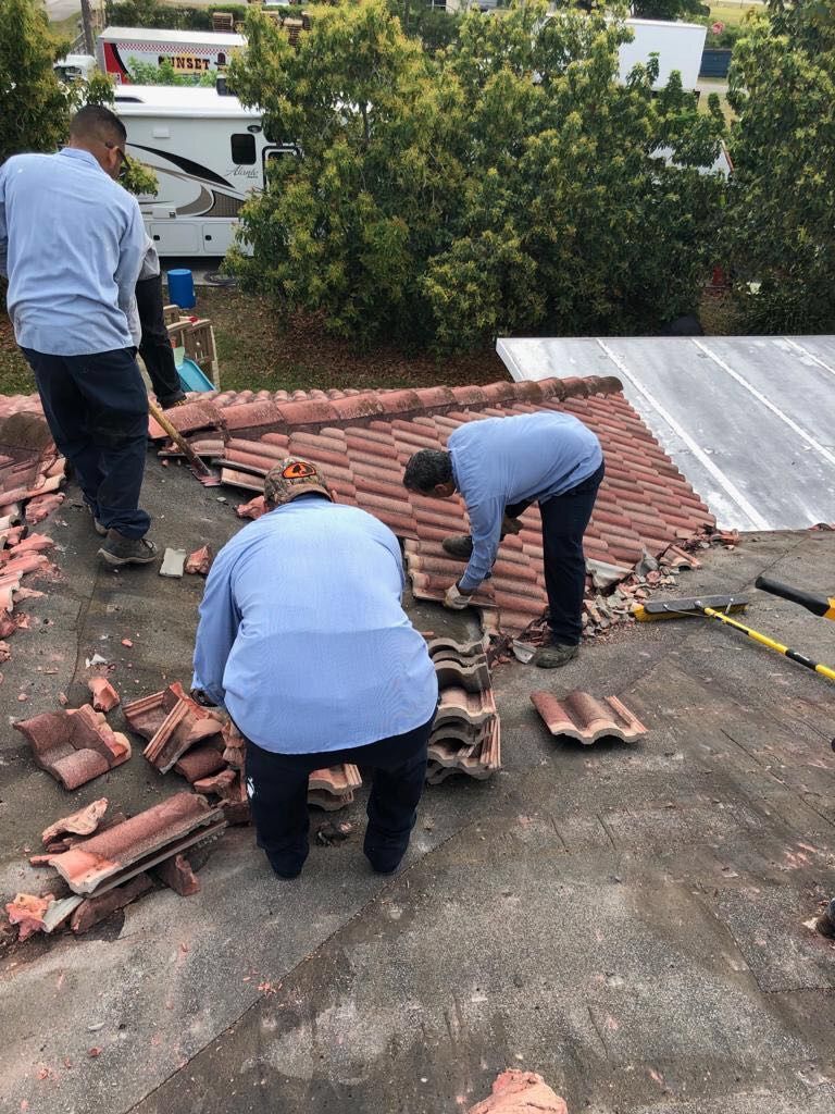 Metal Roof - Galvalume - Charcoal by Istueta Roofing
