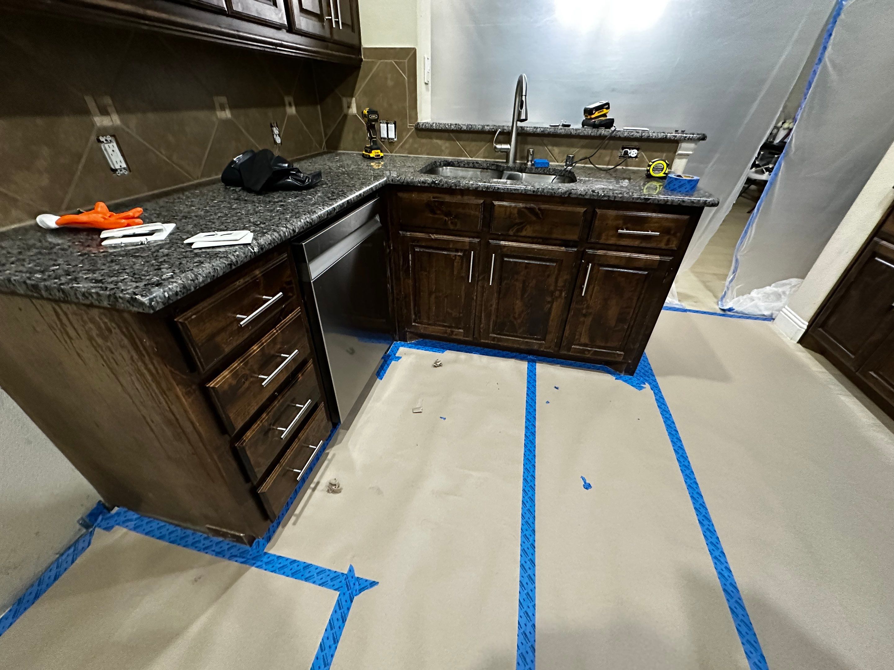 Layout-Loving Kitchen Refresh: Stunning Update in 14 Days Flat by Tibi Soli LLC