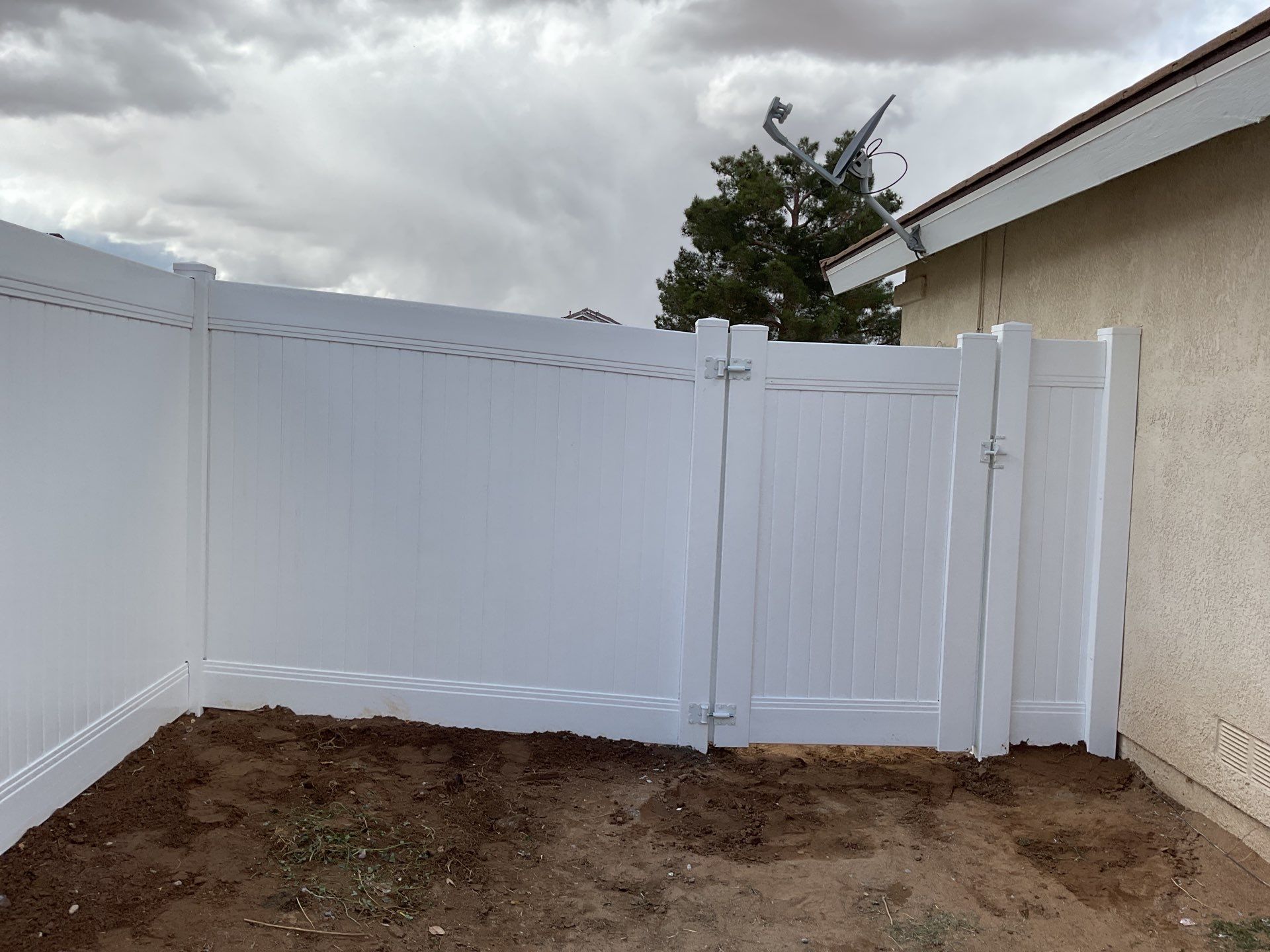 Fence Installation using Vinyl by Fence Guys Inc. 