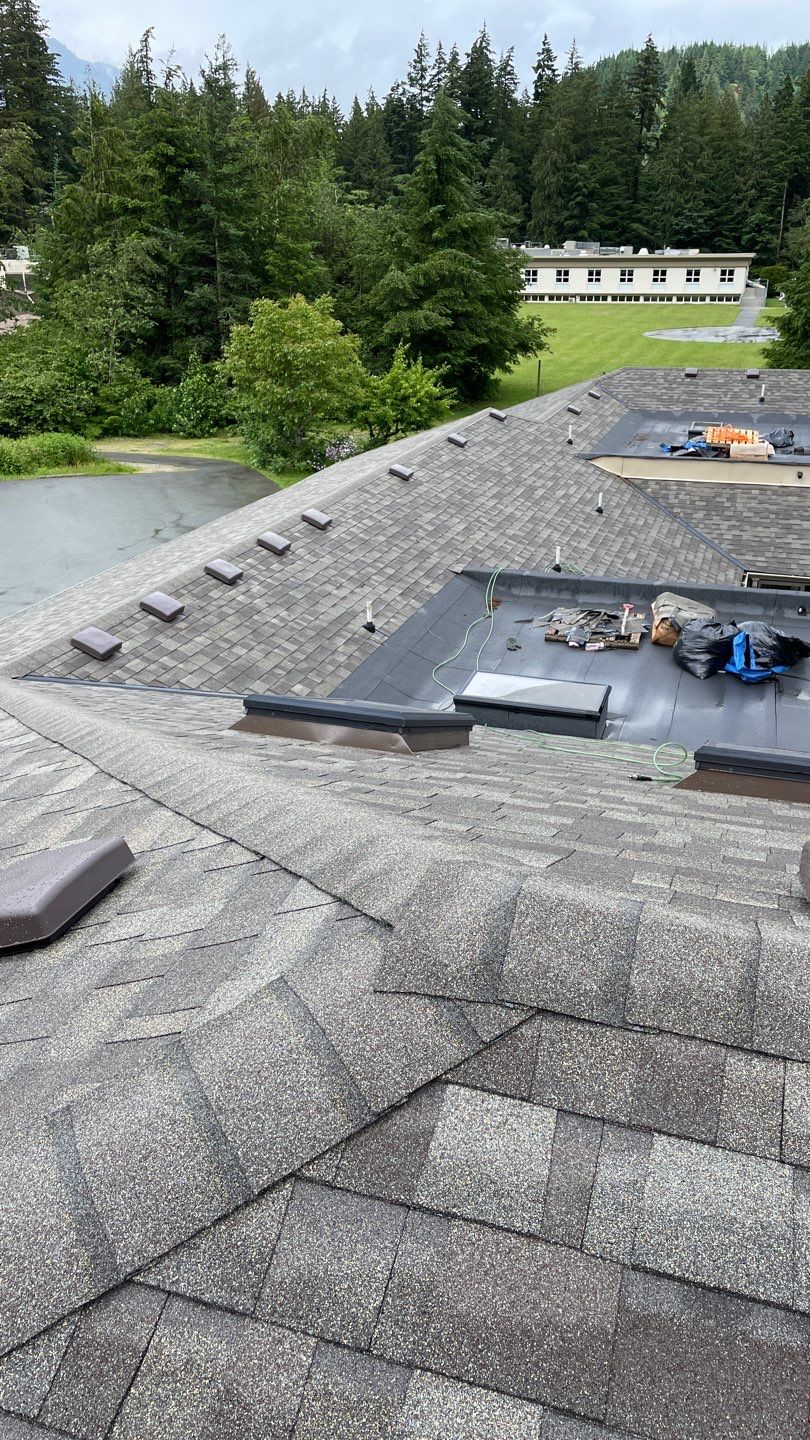Residential ReRoofing Installation using OC Oakridge shingles by Top Notch Roofing Inc