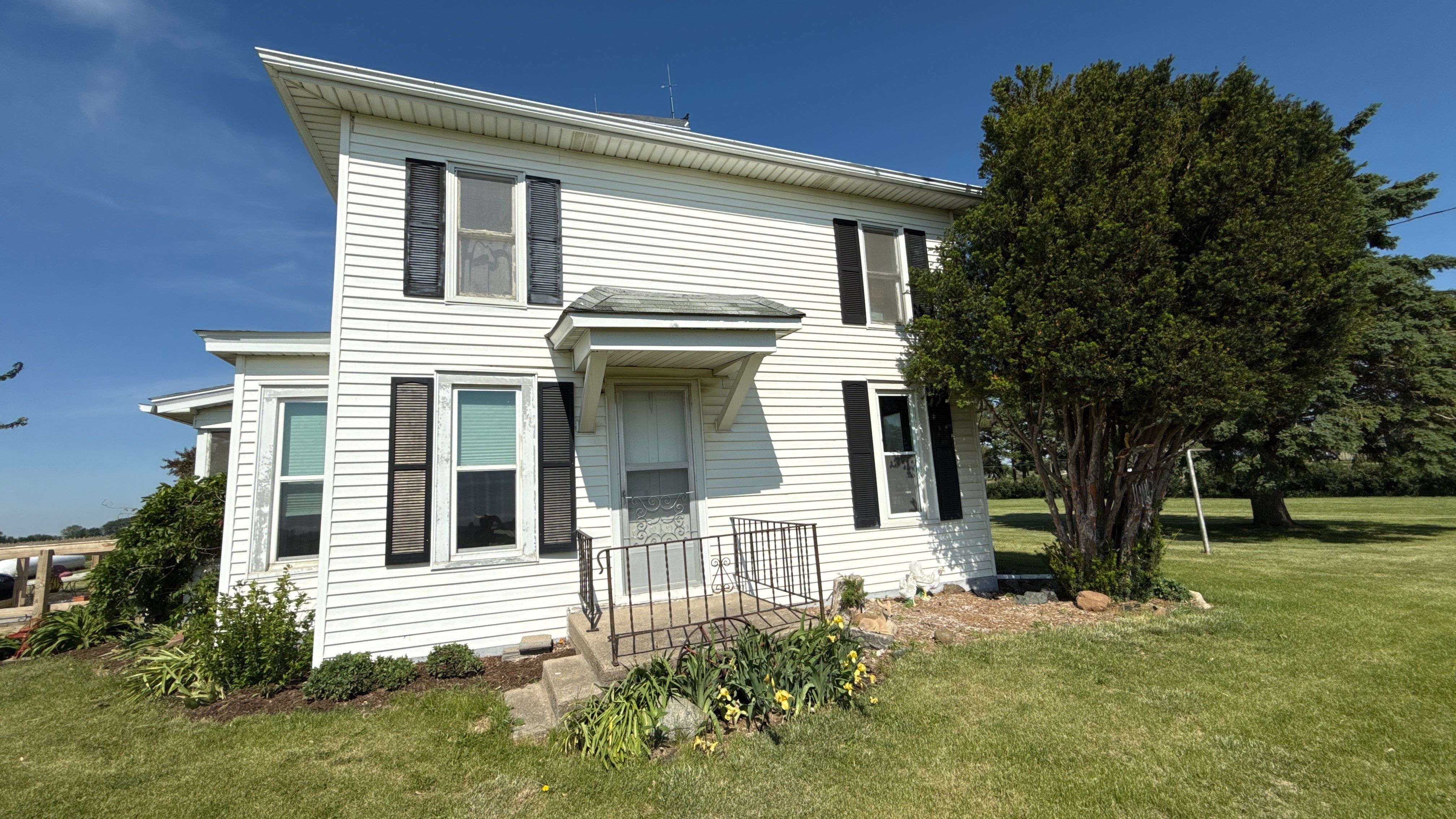 A Fresh Look with Midway Hawthorn Series Windows by United Windows and Siding LLC