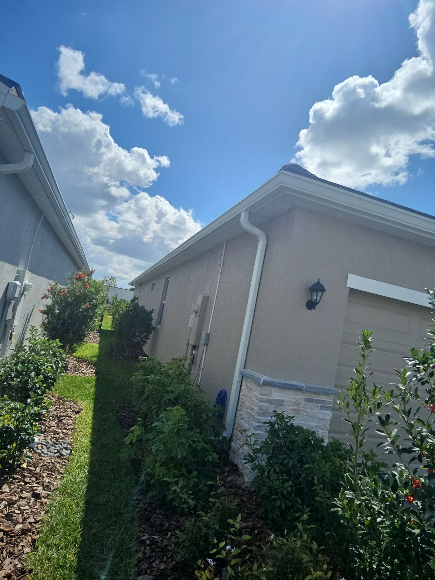 6 Inch Seamless Gutters using 6 Inch Seamless Gutters in Lakewood Ranch FL by Gutter Professors