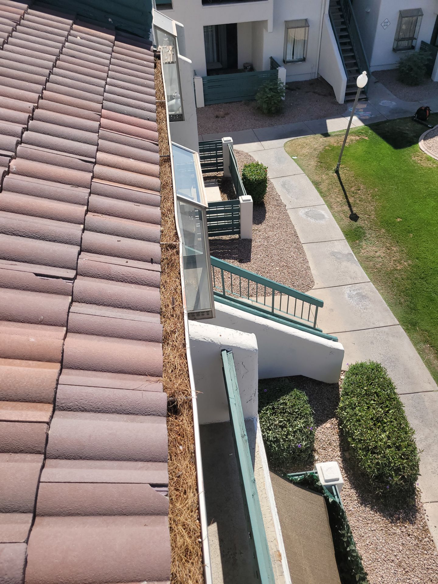 HOA gutter cleaning in Sun City & Surprise, AZ before  photo showing full gutters.