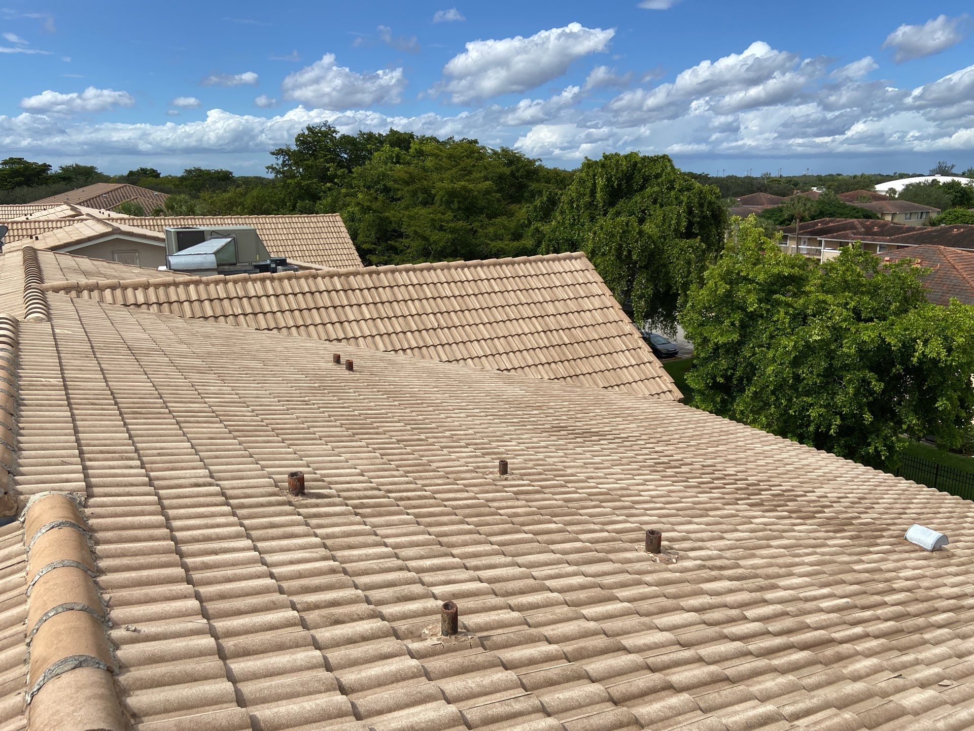 Commercial Roof Cleaning Coral Springs by BKB Pressure Cleaning LLC
