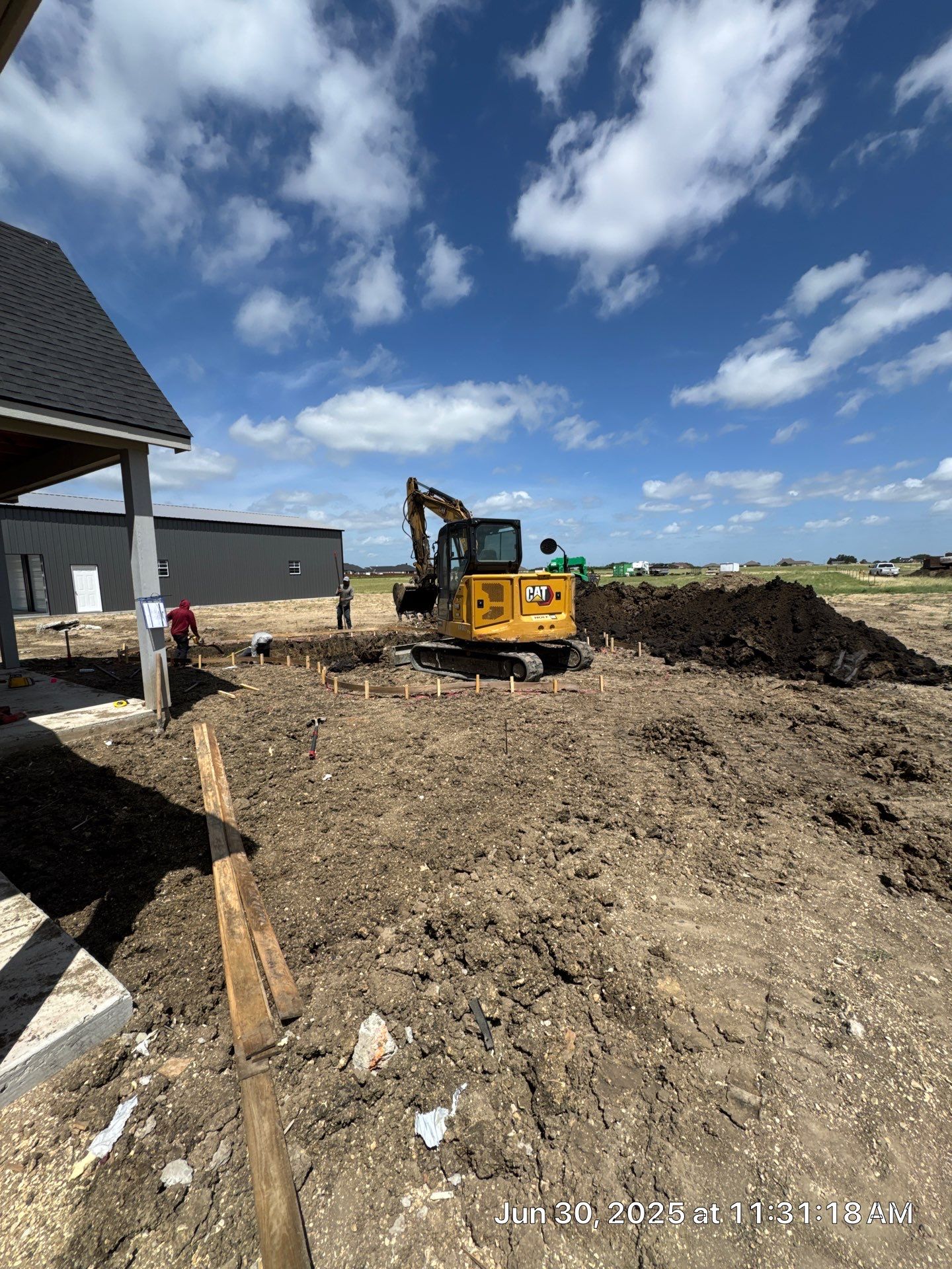 Large Freeform Pool with Beach Entry by Pinnacle Pools and Spas - DFW