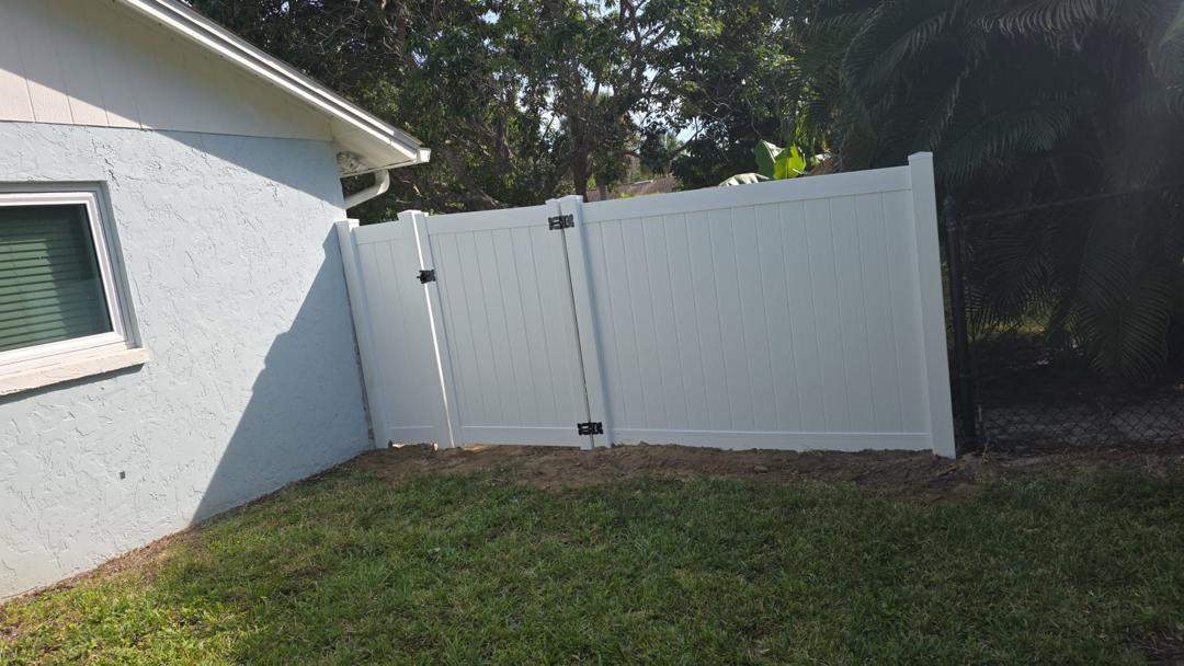 Vinyl Fence Replacement in Naples by True Fence LLC