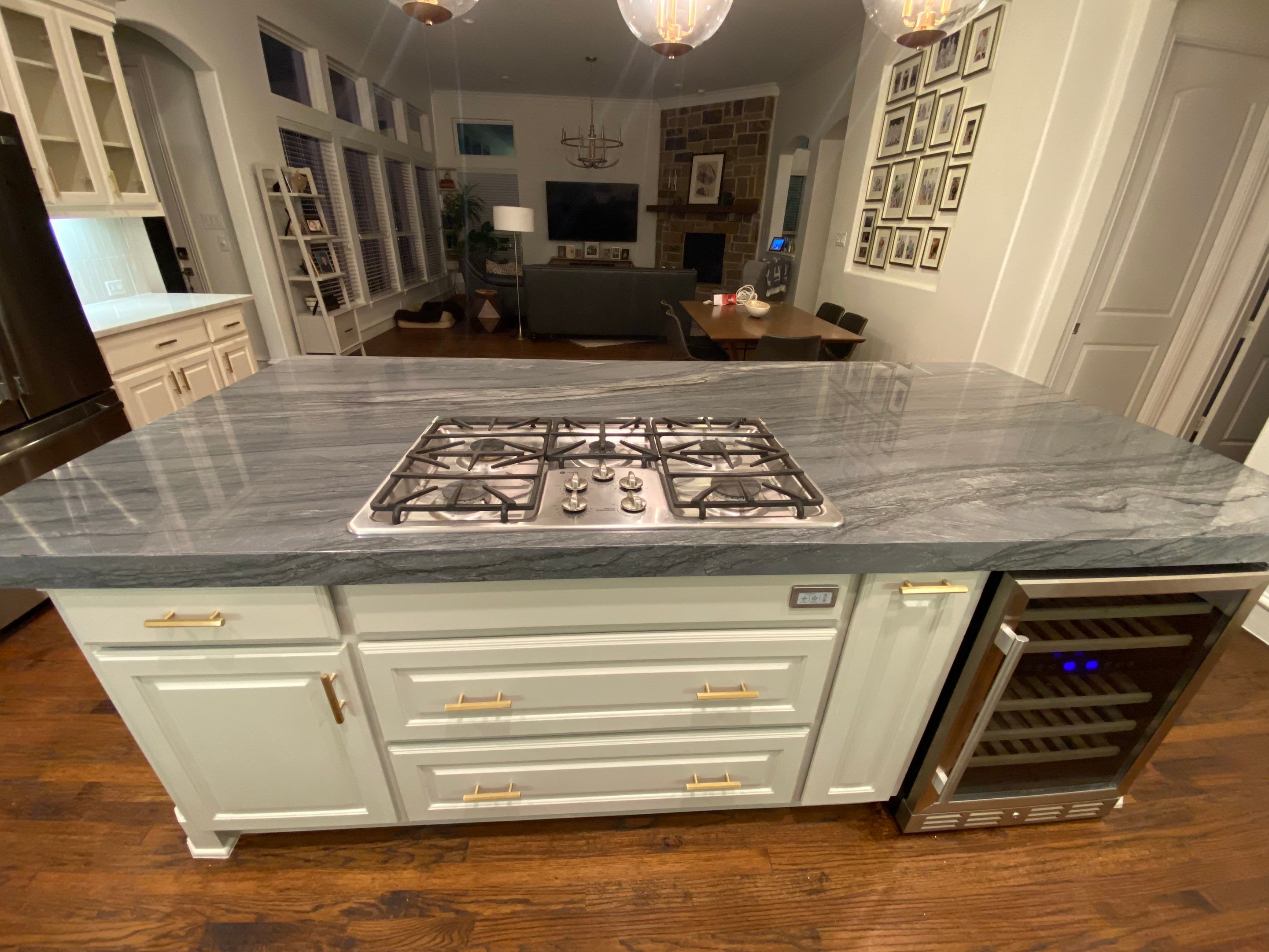 Kitchen Remodel using Quartzite by SLM General Contractors & Roofing