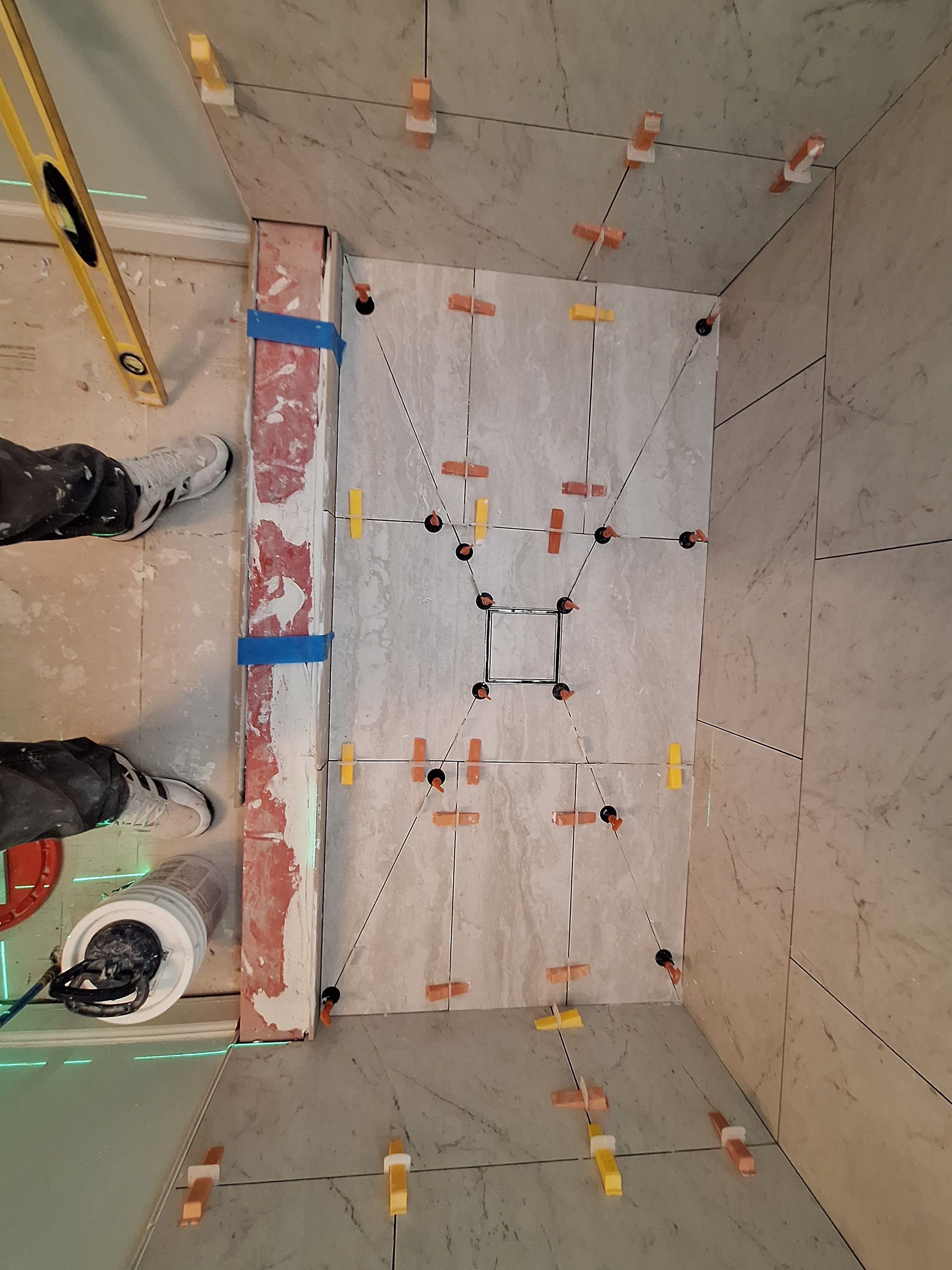 Two bathrooms renovation (hallway and master bathroom) by Prudencio