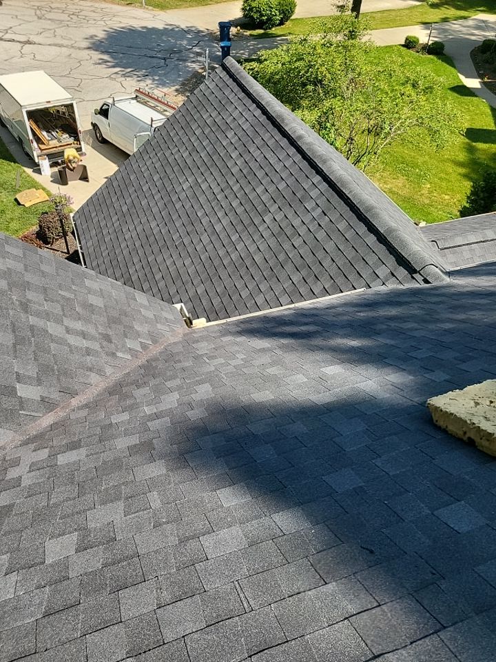 ATLAS PINNACLE COLOR: BLACK SHADOW by Eagle Eye Roofing