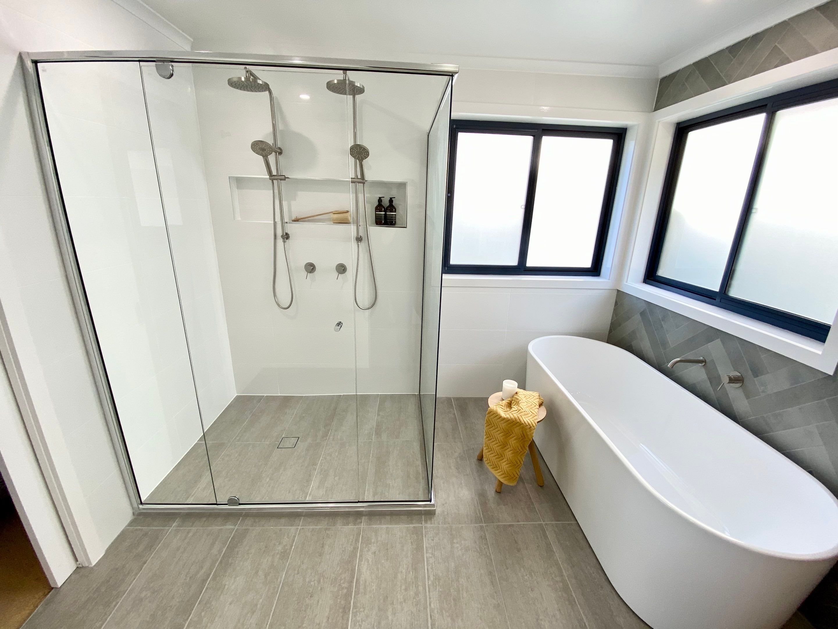 Large Ensuite Renovation by Re-seal Bathrooms