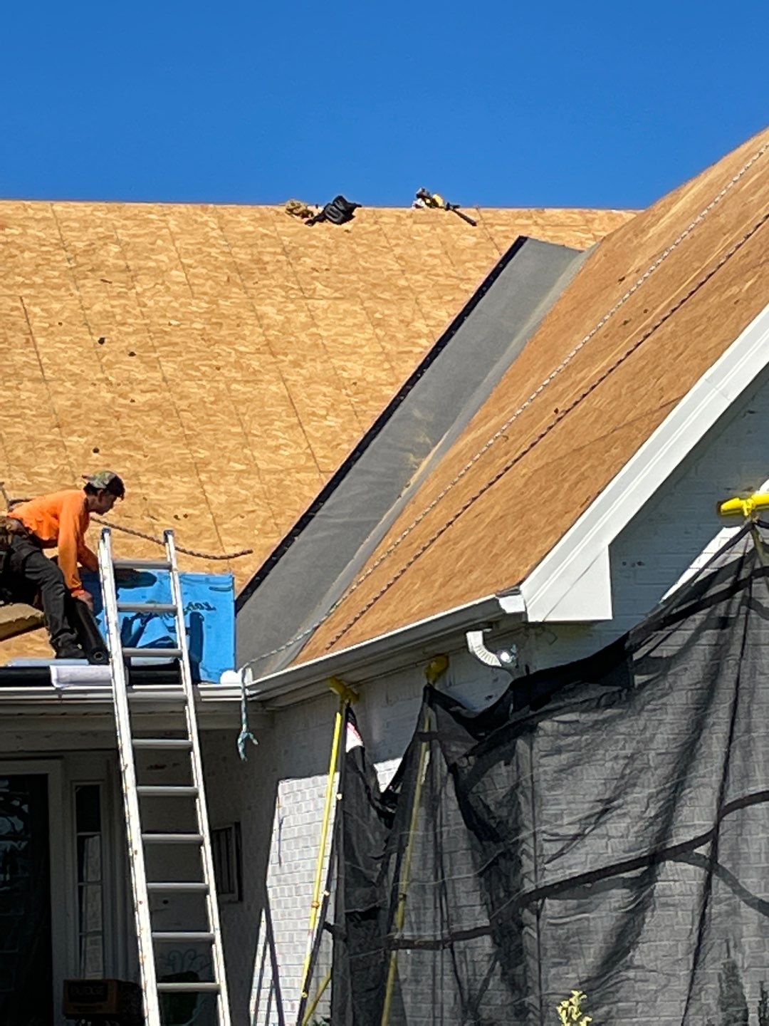 Residential Roofing Installation using Owens Corning Oakridge Roofing System by Undersun Roofing 