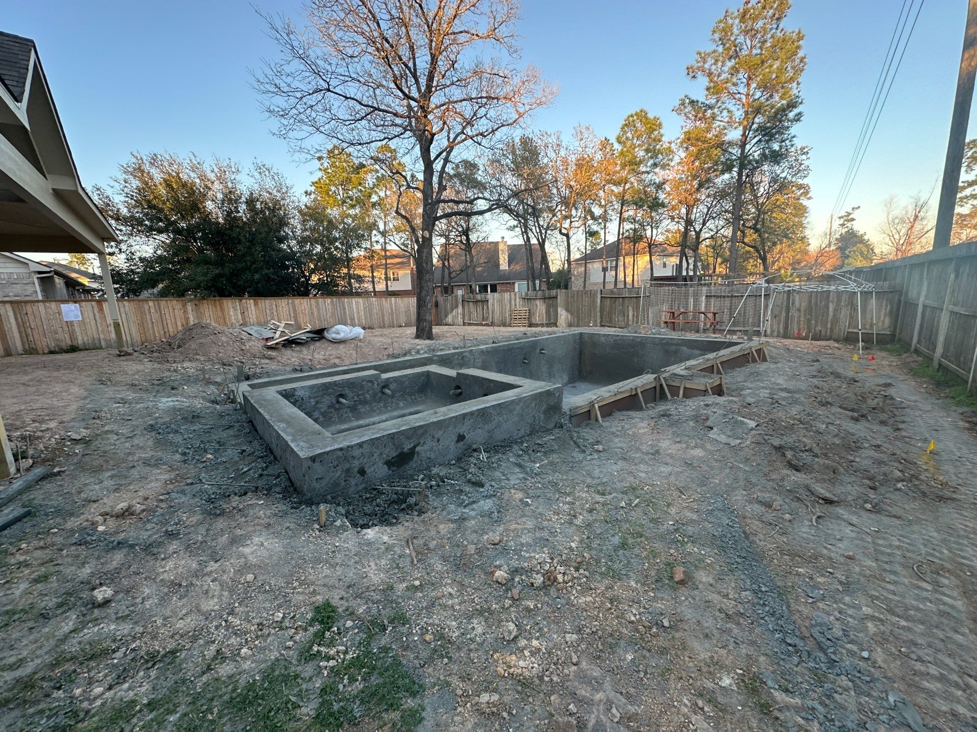 Pool, Patio Cover and Summer Kitchen in Creekside by SophAlx LLC