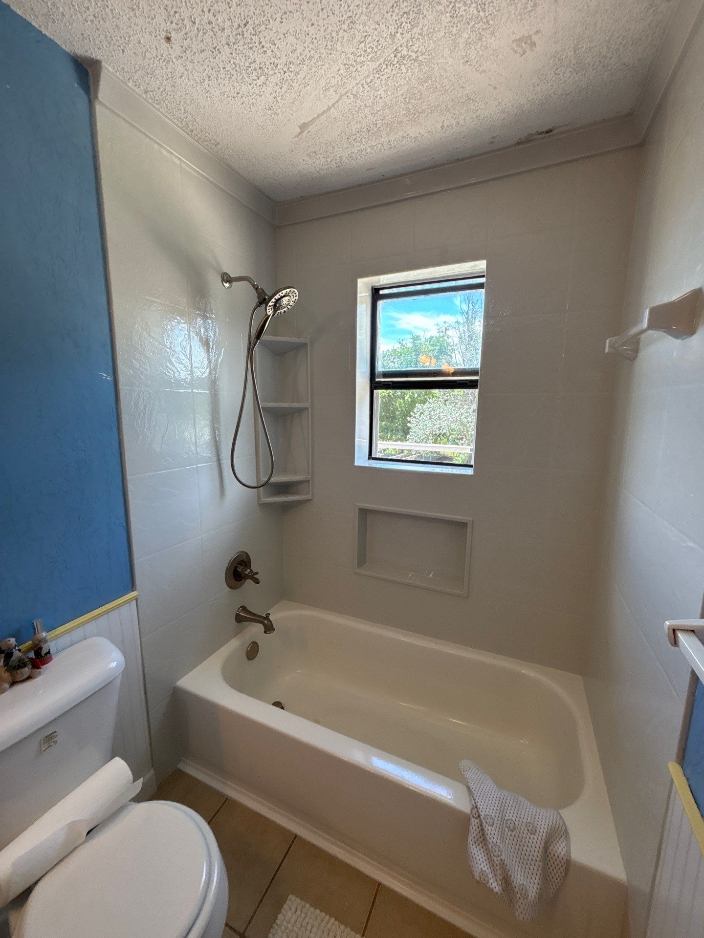 Hall Bath Tub Surround by New Bath Technologies