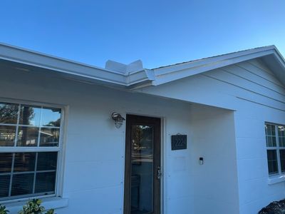 White Seamless Gutters using K-Style Seamless Gutters in Sarasota FL