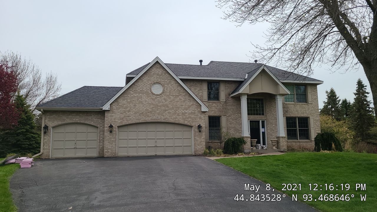 Eden Prairie, MN – Roof Replacement on Steep and High Roof by First Impressions Exteriors