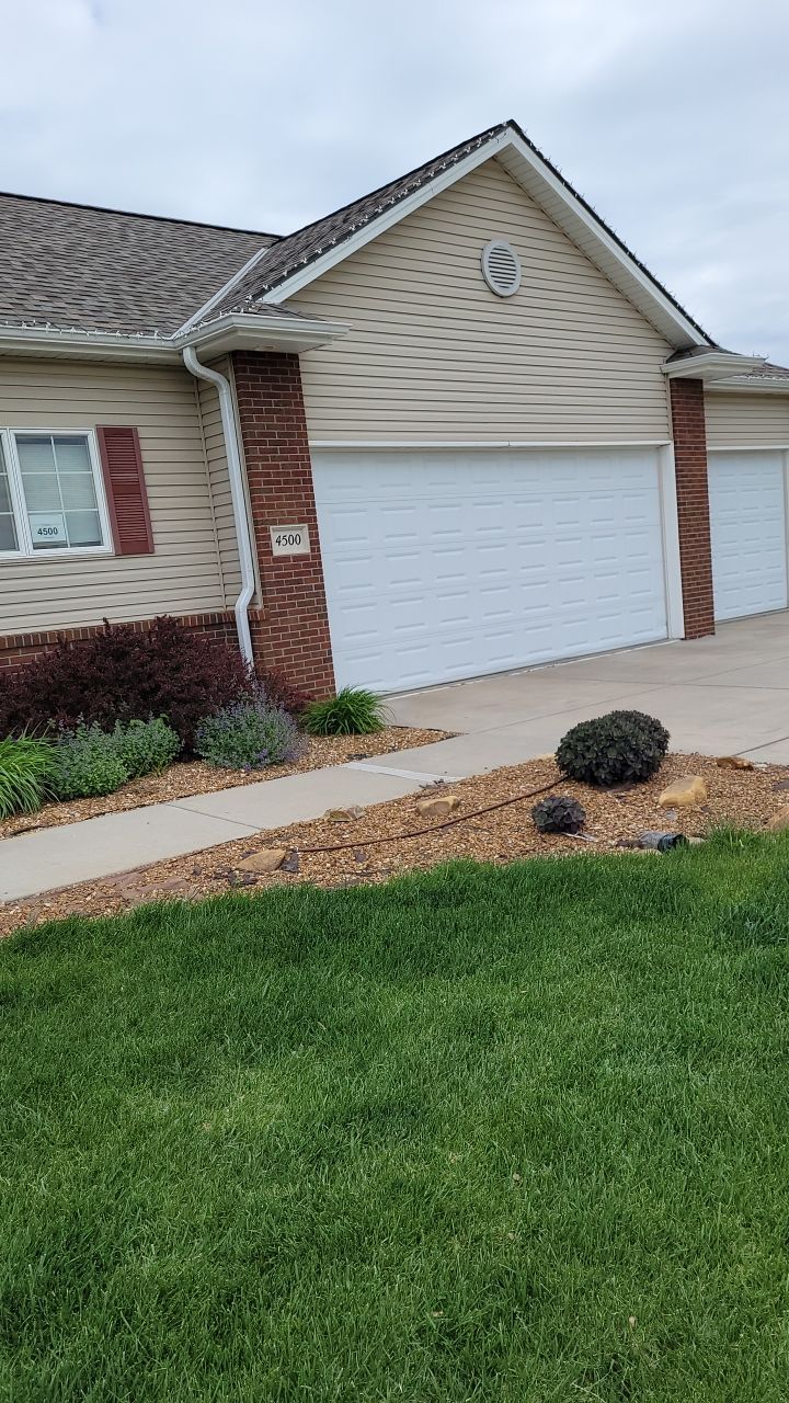 Residential Re-Roof using Landmark Shingles by White Castle Roofing
