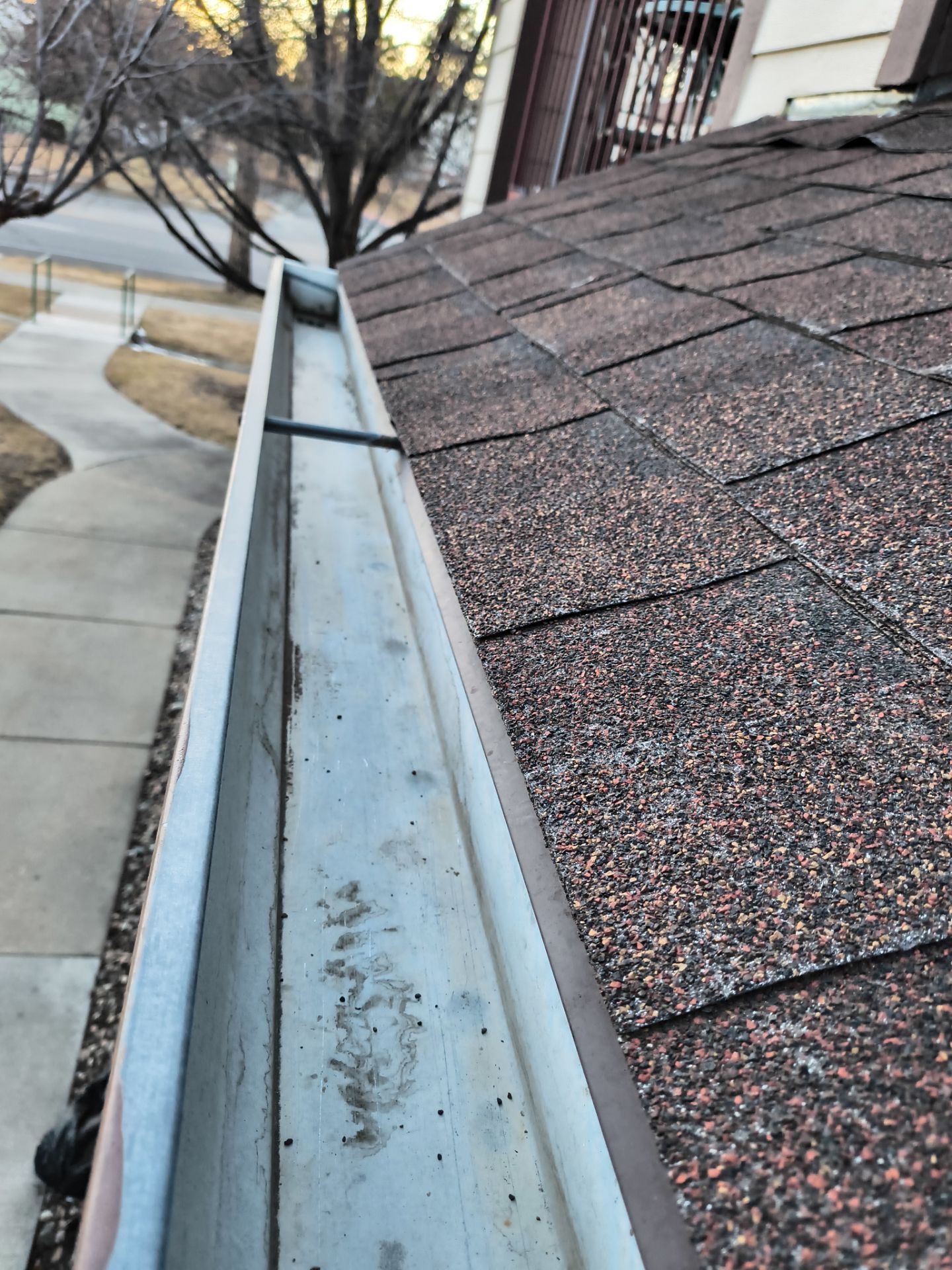 HOA gutter cleaning after photo.