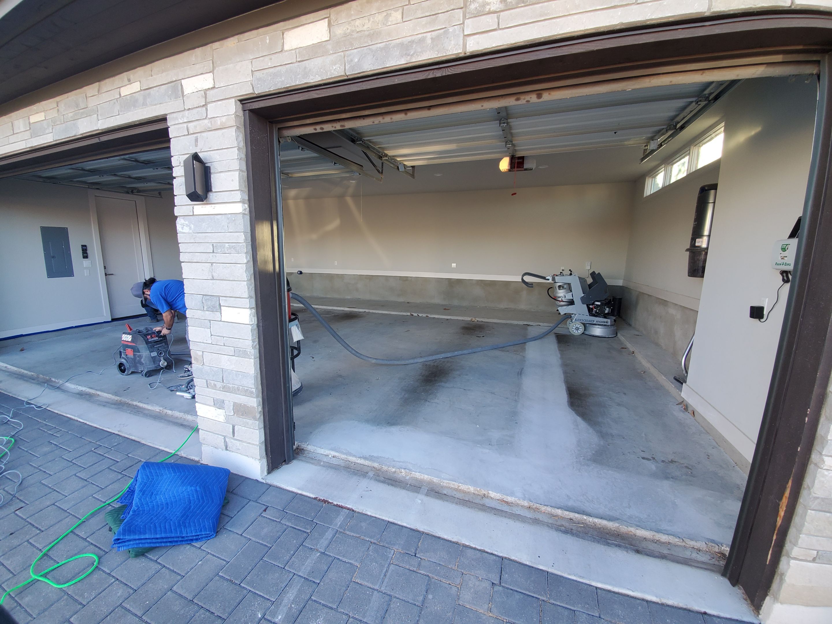 Lakeway, Texas  by TORO Garage Co