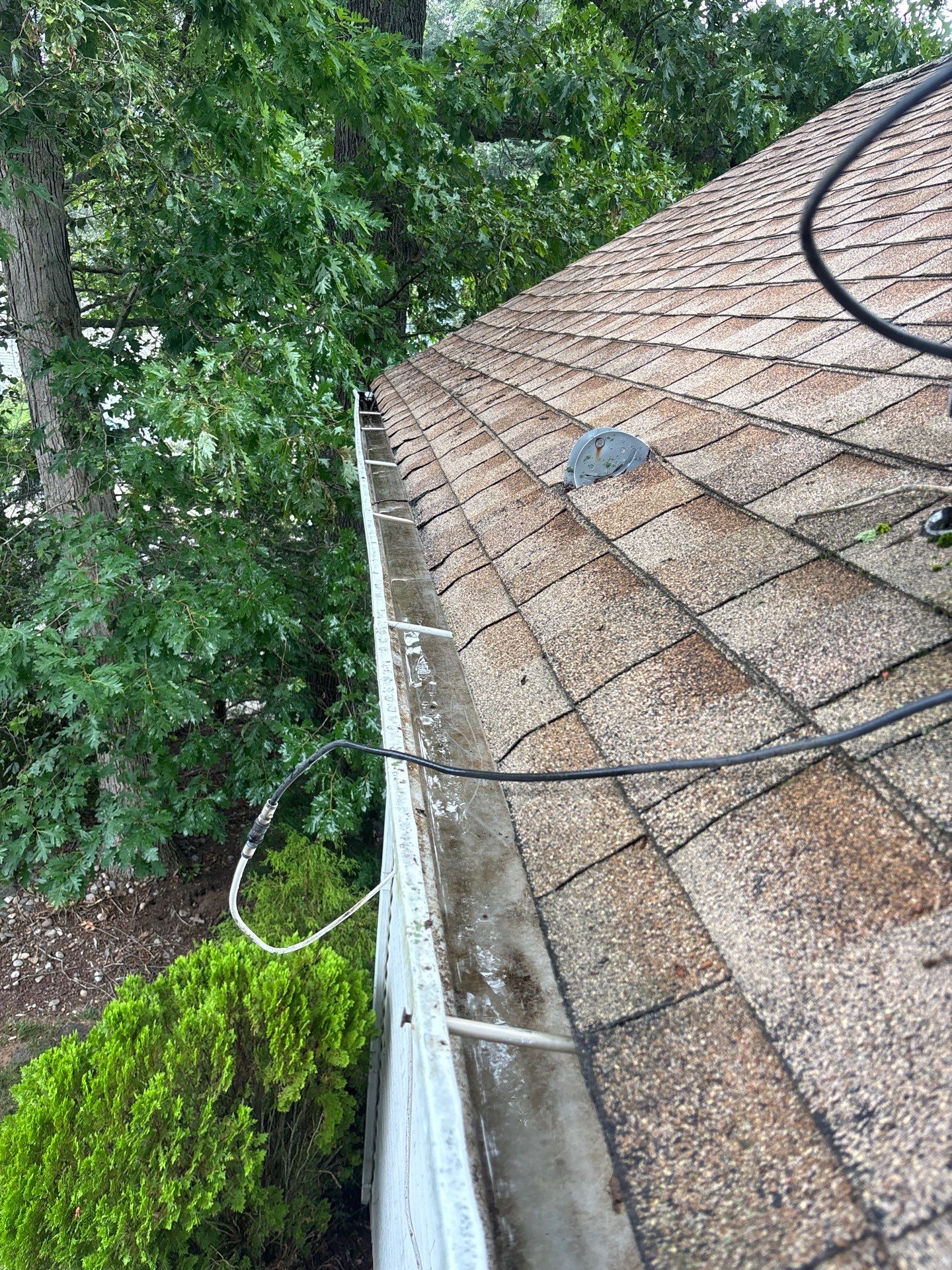 Gutter Cleaning in Freehold, NJ by Clearview Washing