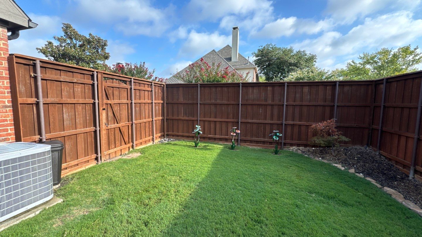 Fence Staining by Nomad Painting