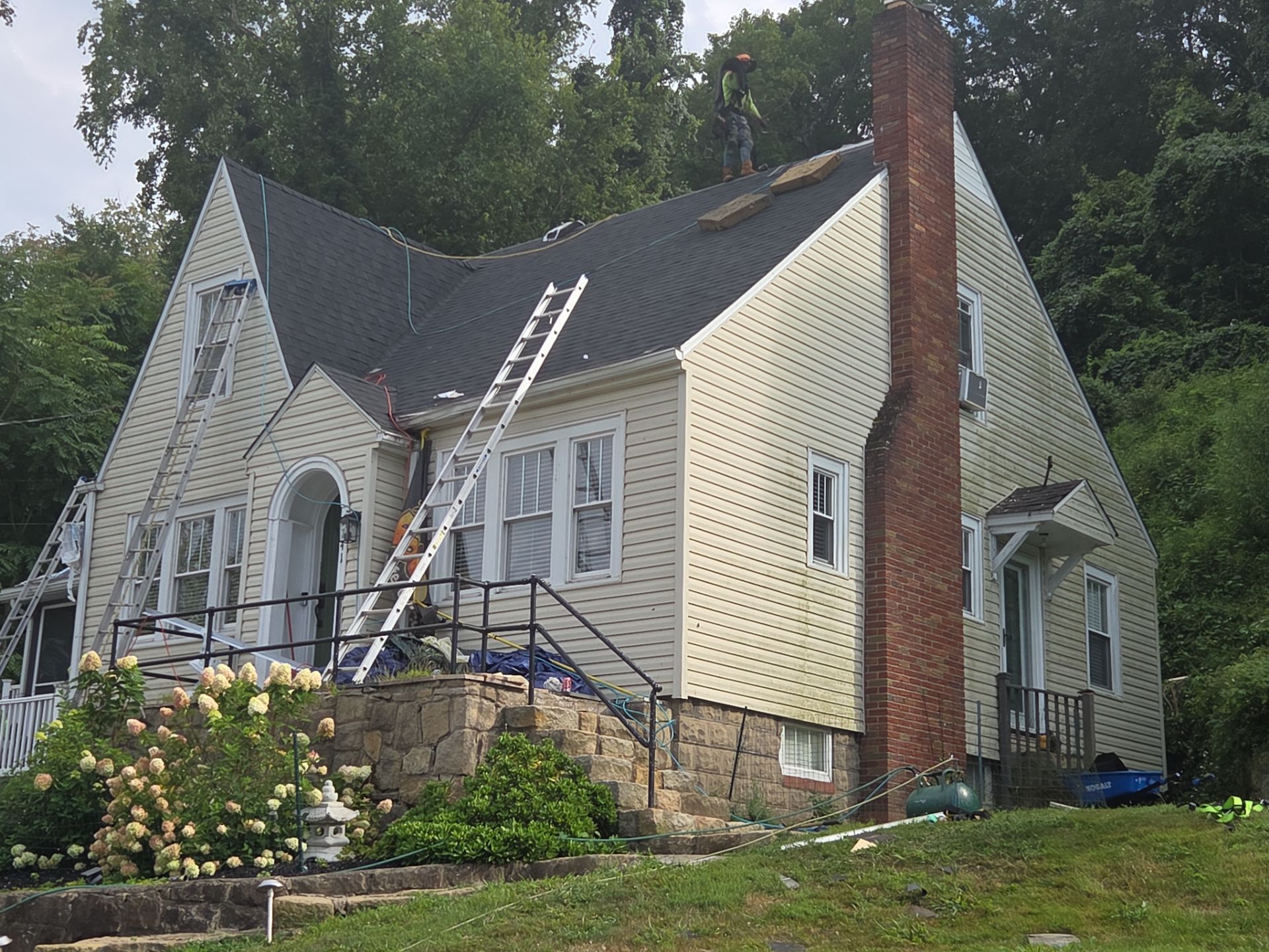 Charleston WV IKO Dynasty Roof Replacement – Premium Asphalt Shingles & Expert Installation by Mr. Roofer