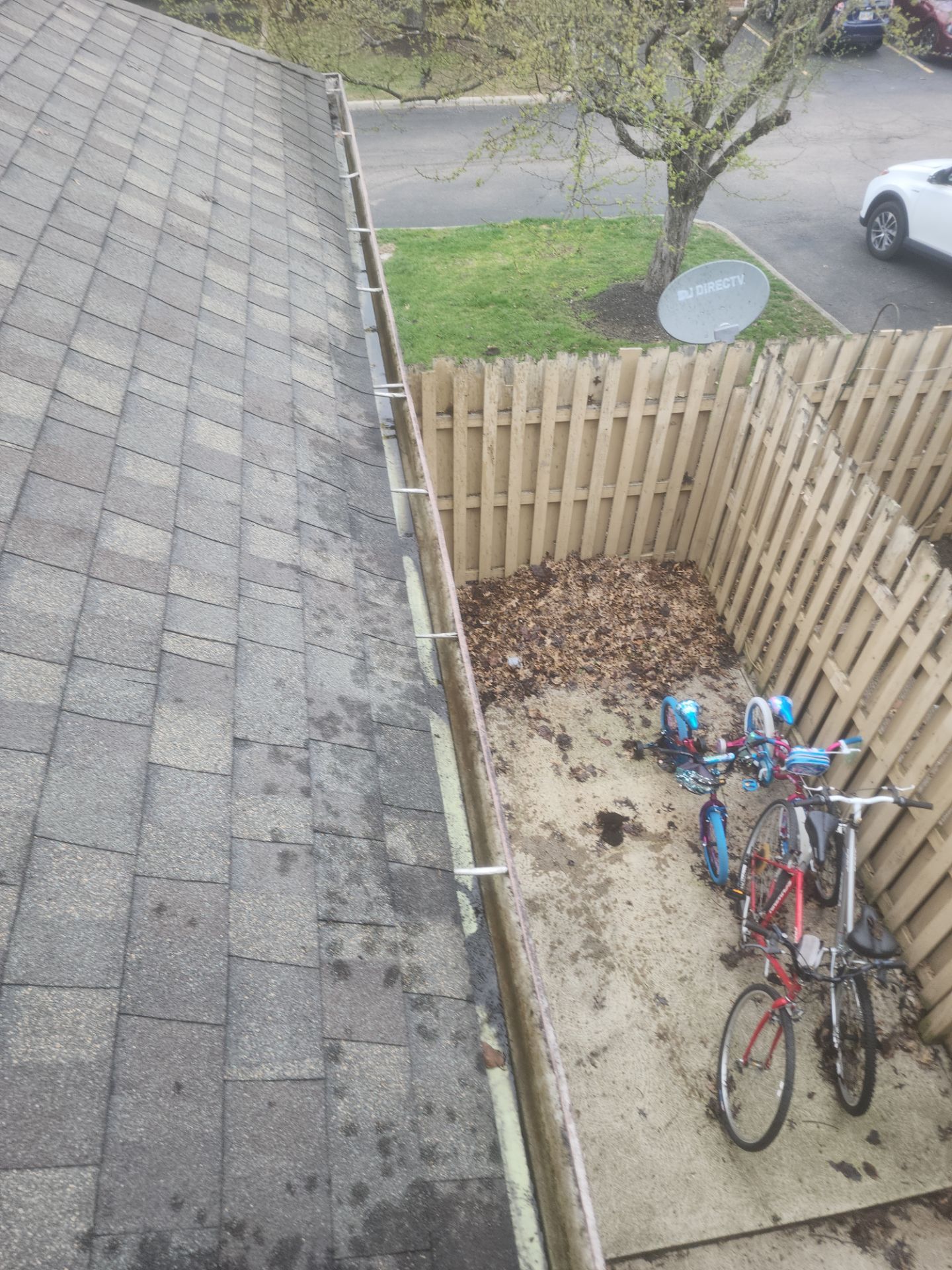 Commercial gutter cleaning Columbus  after photo with clean gutters