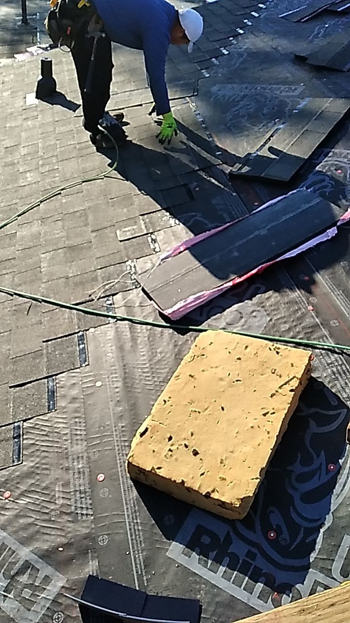Residential Roofing Installation using Owens Corning Oakridge- Williamsburg Gray by Indigo State Roofing