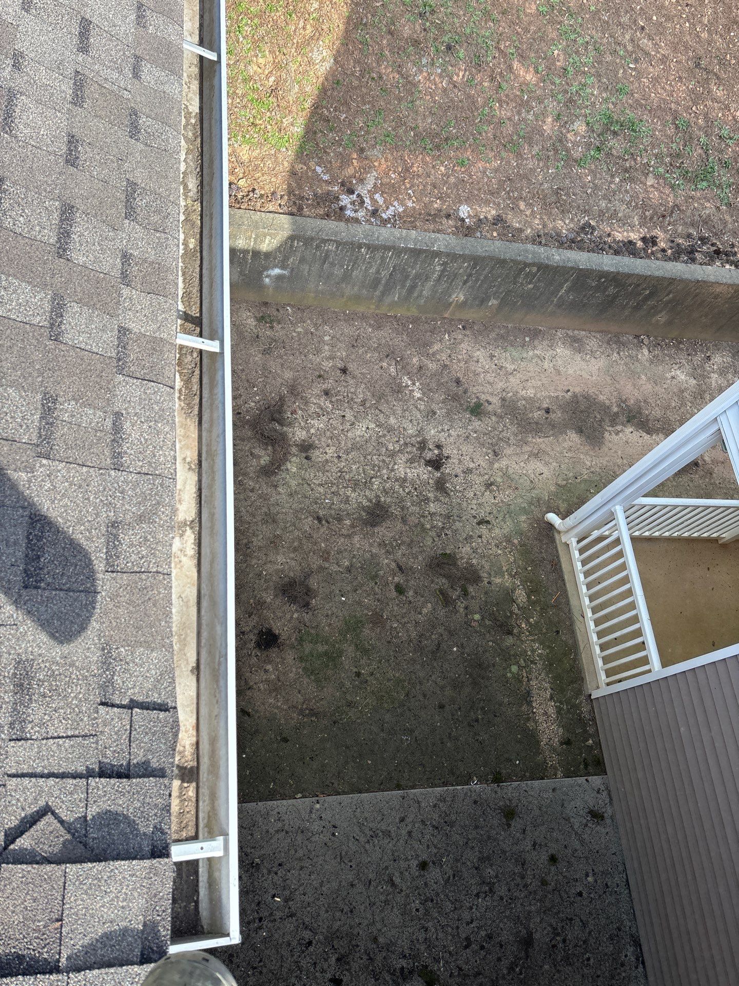 HOA gutter cleaning after photo.